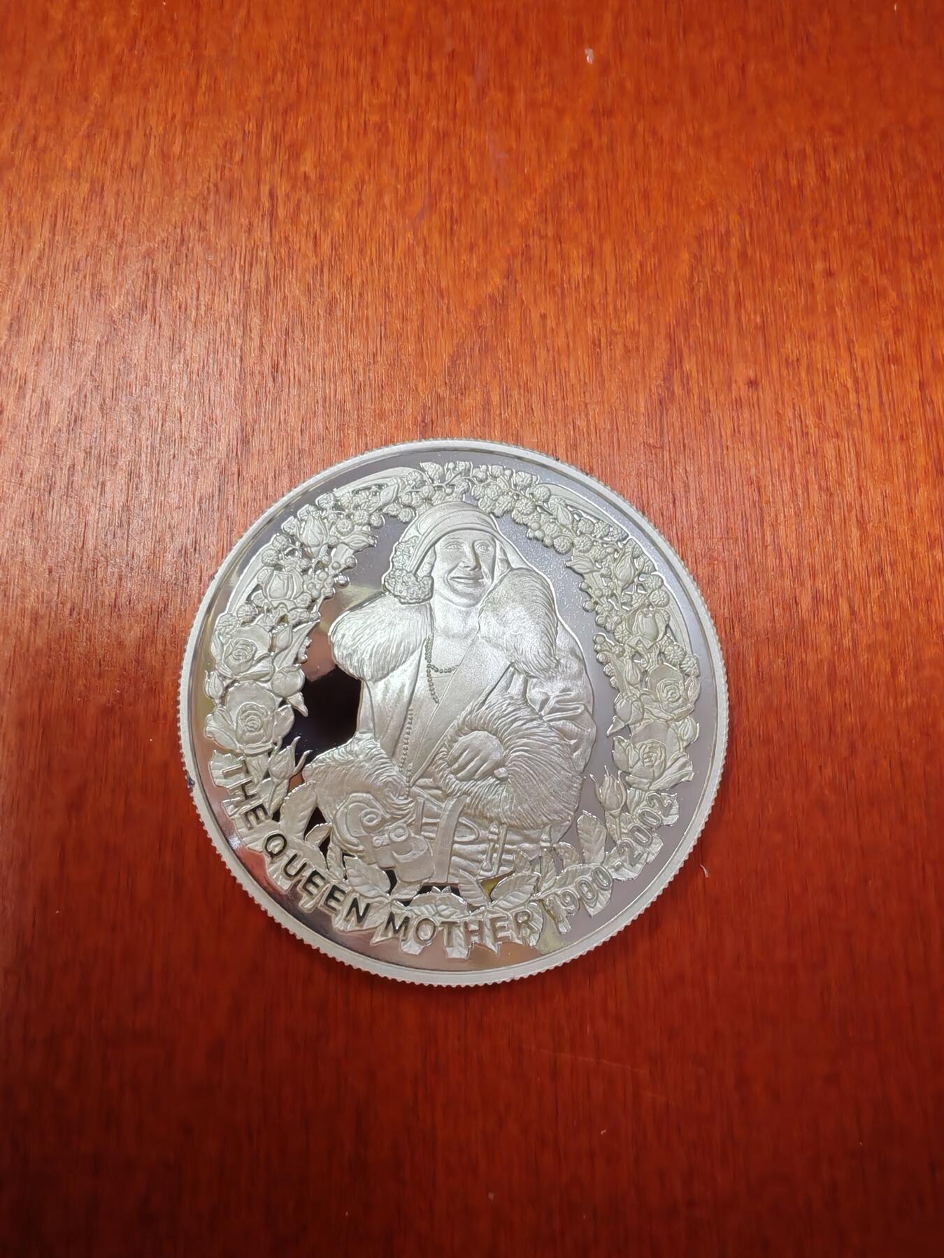 长老汇龙年精选第二十八场拍卖 2002澳大利亚王太后逝世5元精制银币，1盎司999银，3万枚