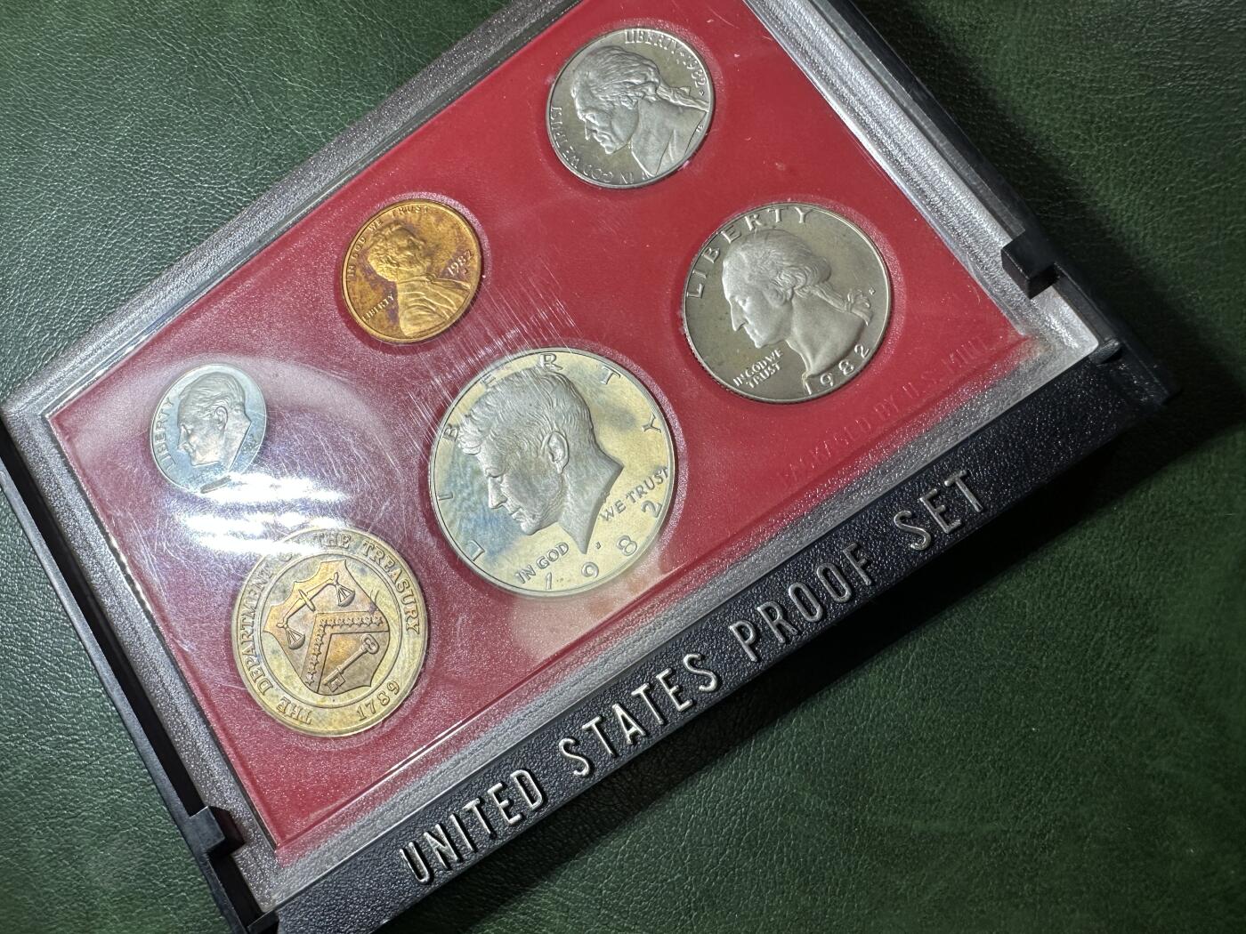 极美外币和章 美国1982年精制套币