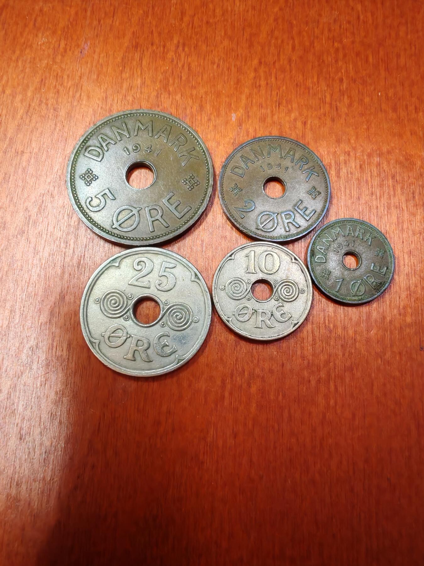 长老汇龙年精选第二十八场拍卖 1941法罗群岛5枚套，网上卖1500元，稀缺品种