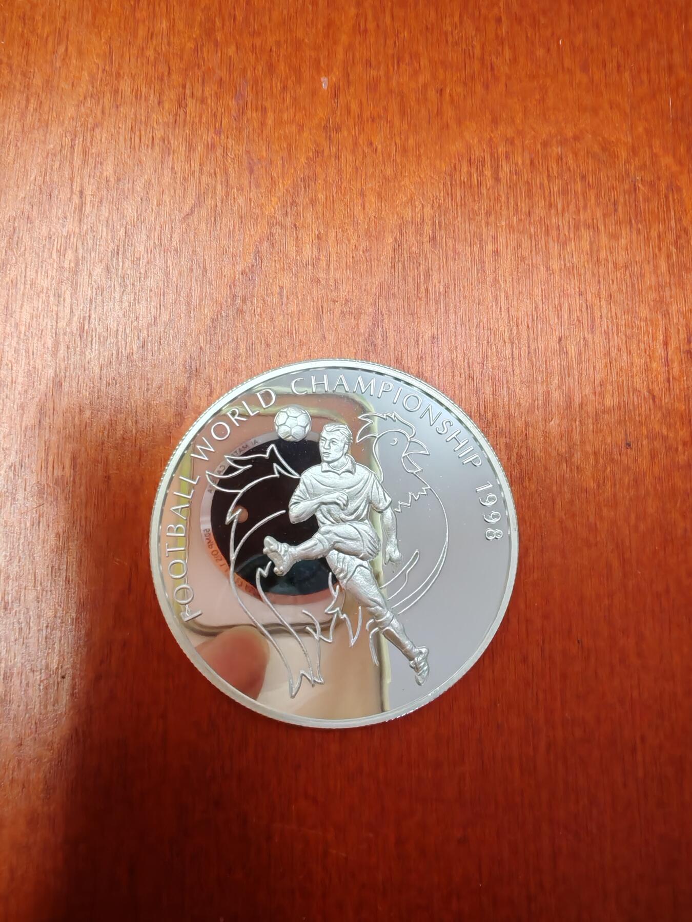 长老汇龙年精选第二十八场拍卖 1998萨摩亚世界杯10元精制银币，1万枚