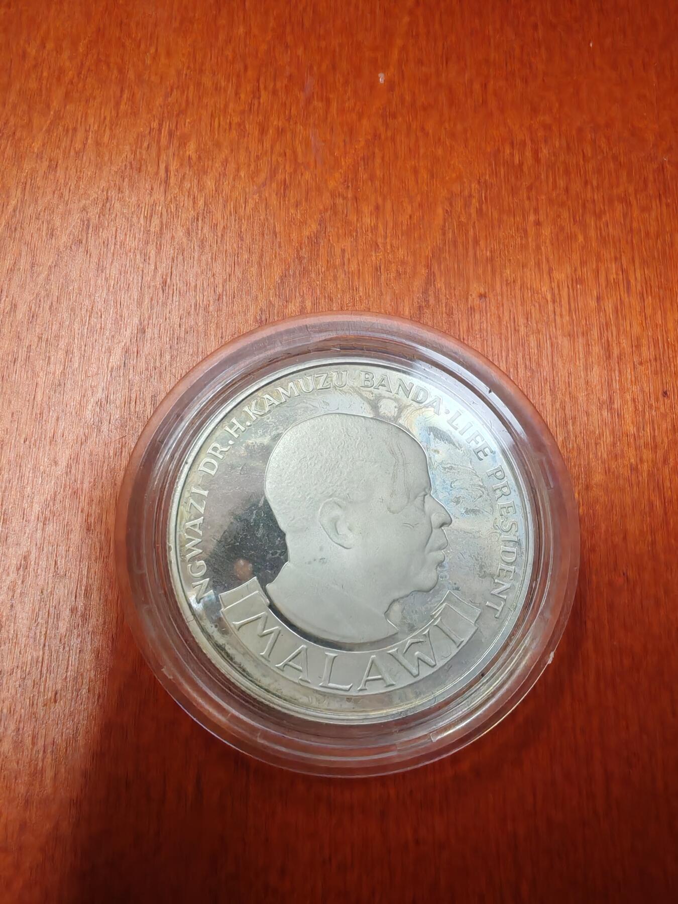 长老汇龙年精选第二十八场拍卖 1975马拉维储备银行十周年10卡瓦查精制银币，有盒无证，普制+精制=6870枚，有氧化