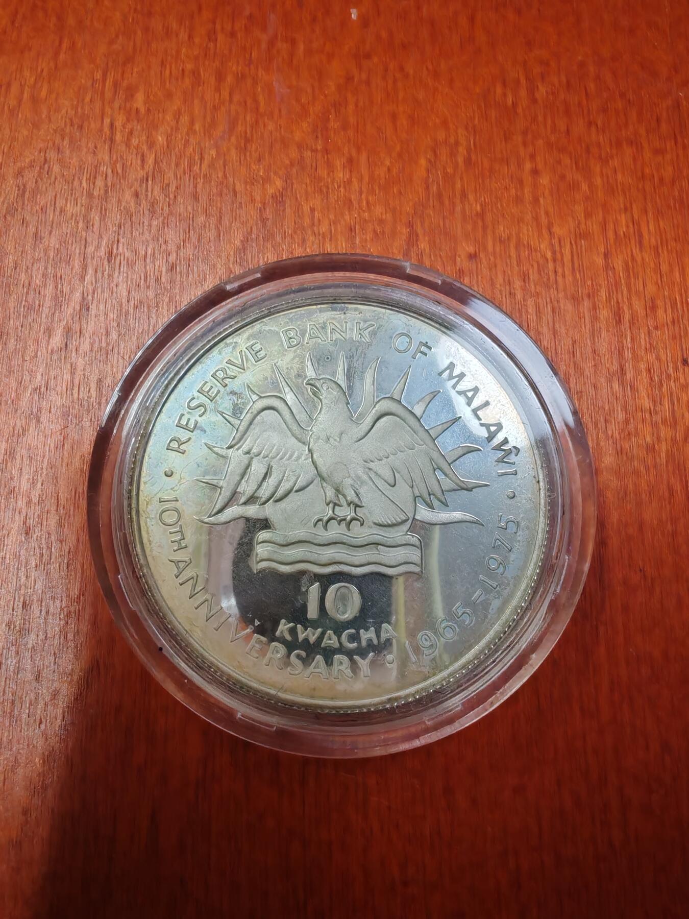 长老汇龙年精选第二十八场拍卖 1975马拉维储备银行十周年10卡瓦查精制银币，有盒无证，普制+精制=6870枚，有氧化