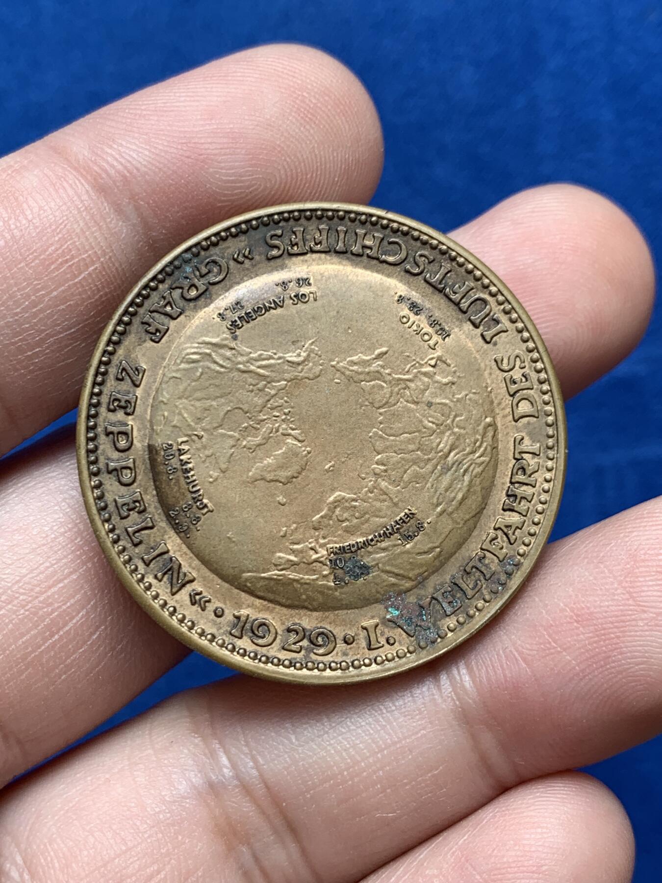 《竞宝斋》第302场- 周日，周一，周二  3场连拍 （全场包邮） 德国1929年齐柏林飞艇铜章 直径36mm  重21克左右