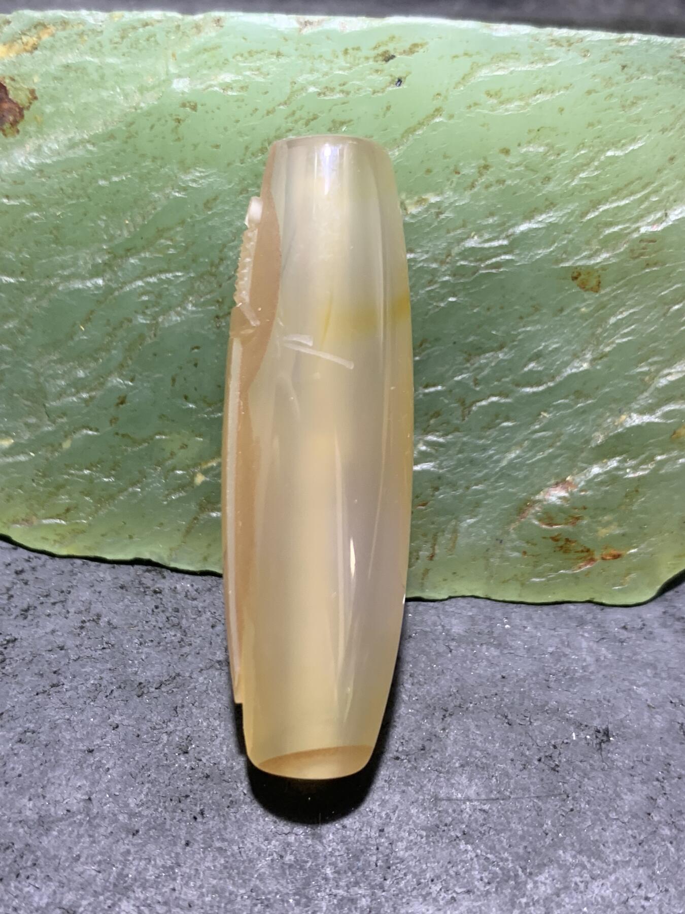 精美亚光高玉化巴西玛瑙手工俏色巧雕宝剑桶珠一个