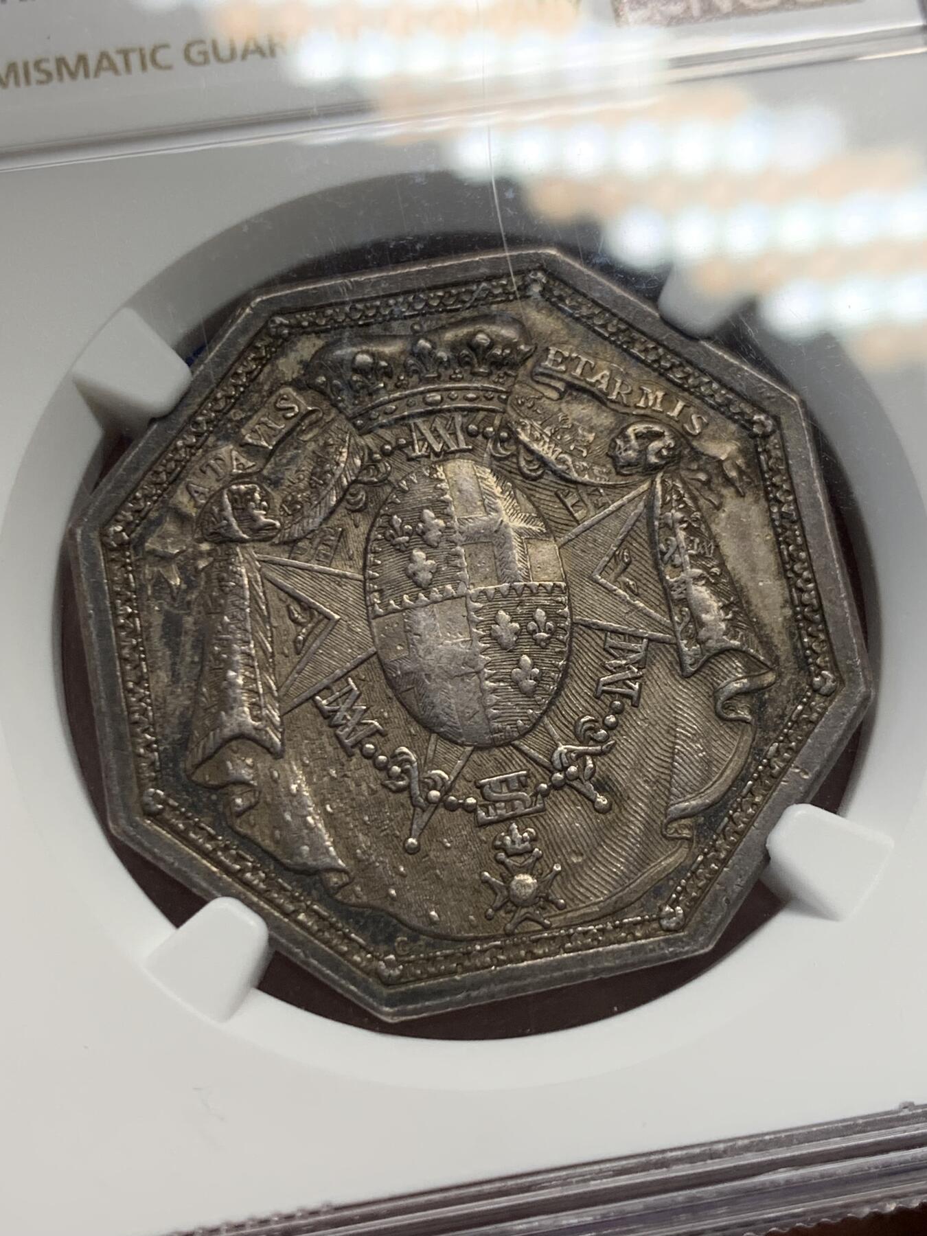 《竞宝斋》第302场- 周日，周一，周二  3场连拍 （全场包邮） NGC AU55 法国1773年迦密山和圣拉撒路纹章八角银章，未来的路易十八
