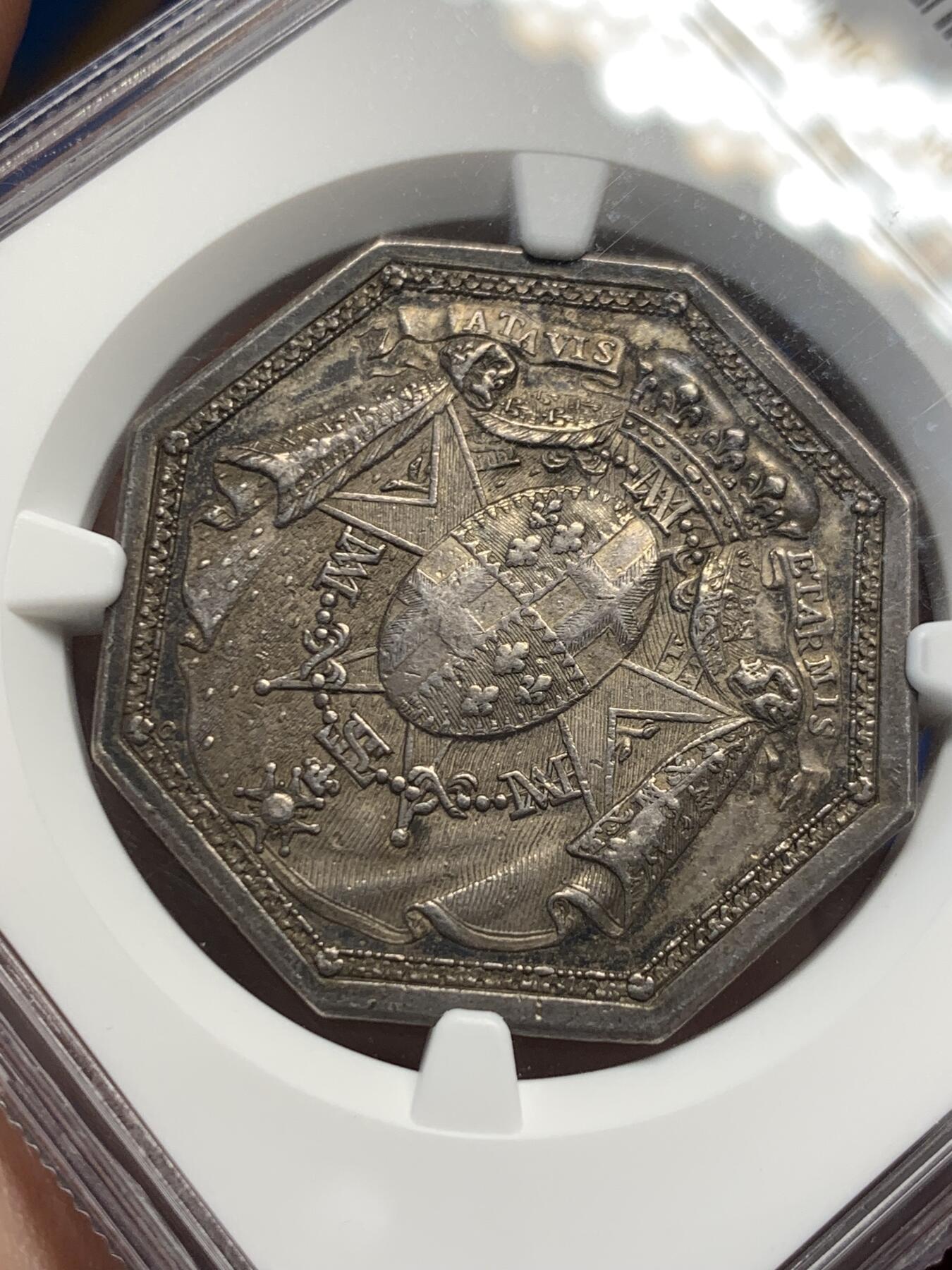 《竞宝斋》第302场- 周日，周一，周二  3场连拍 （全场包邮） NGC AU55 法国1773年迦密山和圣拉撒路纹章八角银章，未来的路易十八