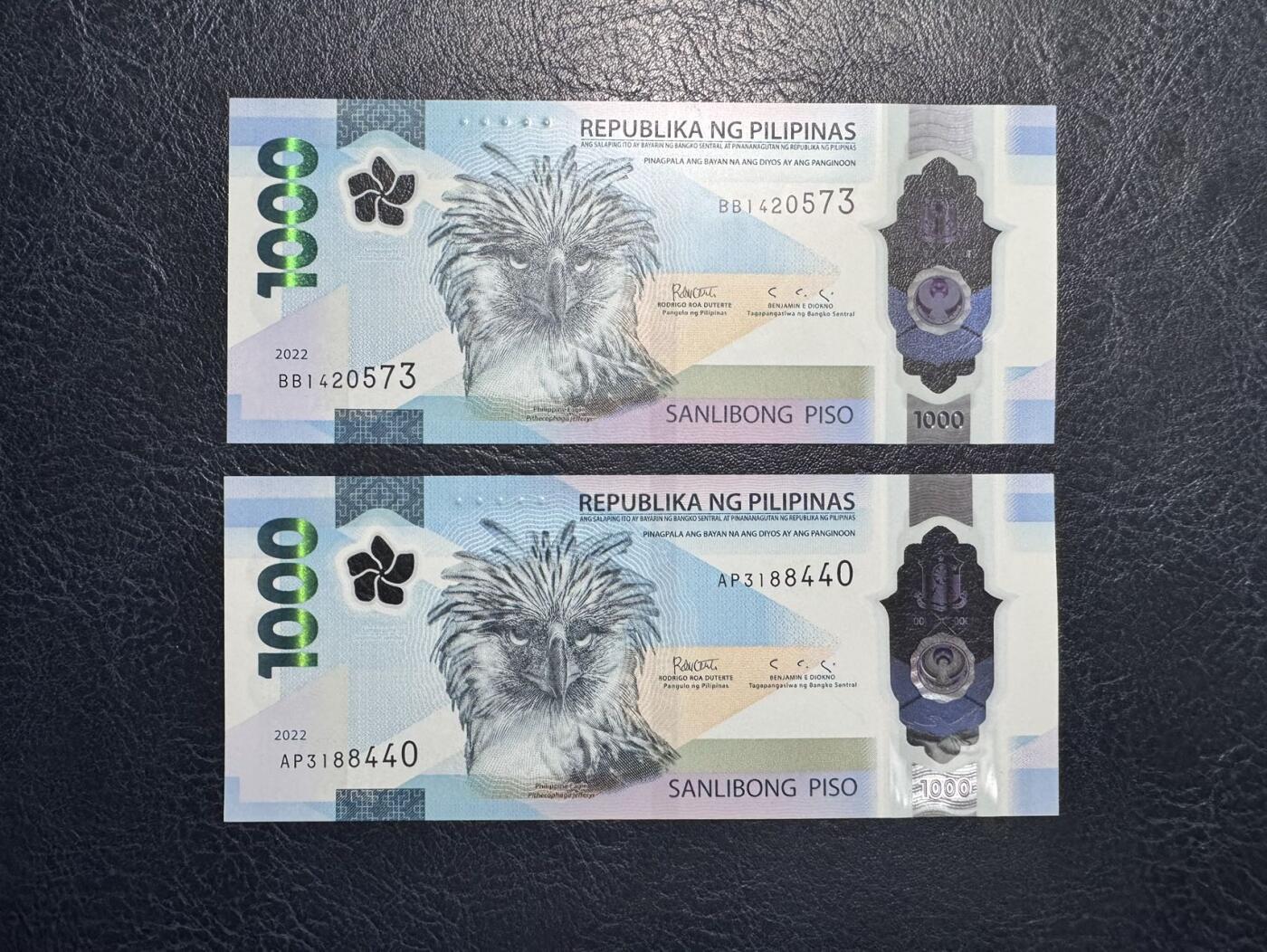 收藏联盟Quantum Auction 第372期拍卖  菲律宾2022年1000比索两张  品相全新UNC 获奖作品 国鸟 食猿雕
