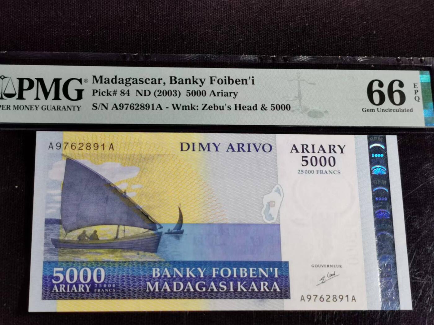刘世昌艺术品销售中心～虎踞龙蟠*金杨在线联拍群第514期 马达加斯加2003年5000阿里亚里（PMG 66E 号码：A9762891A）1枚。