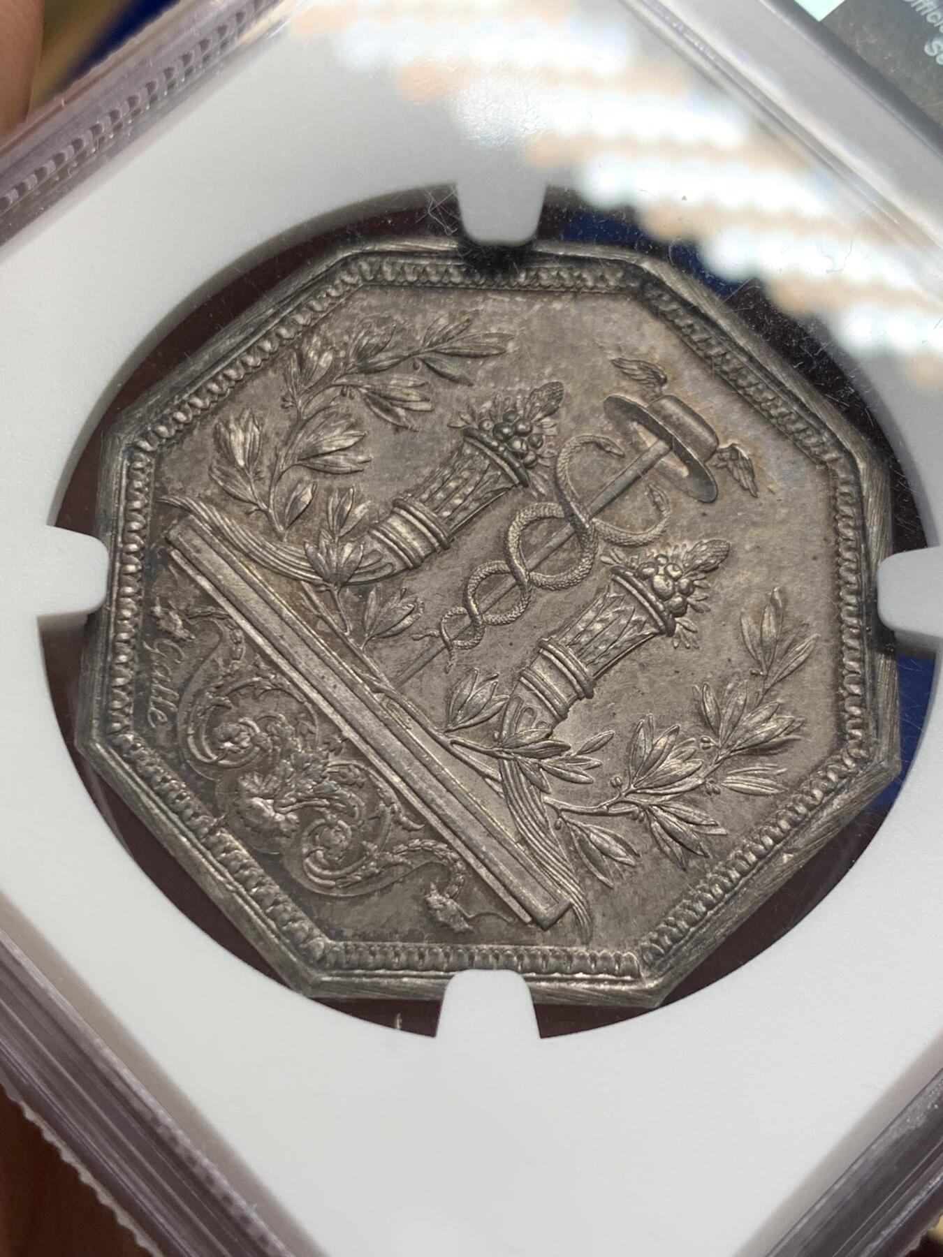 《竞宝斋》第302场- 周日，周一，周二  3场连拍 （全场包邮） NGC MS63 法国巴黎证券交易所八角银质代币，这款很少见