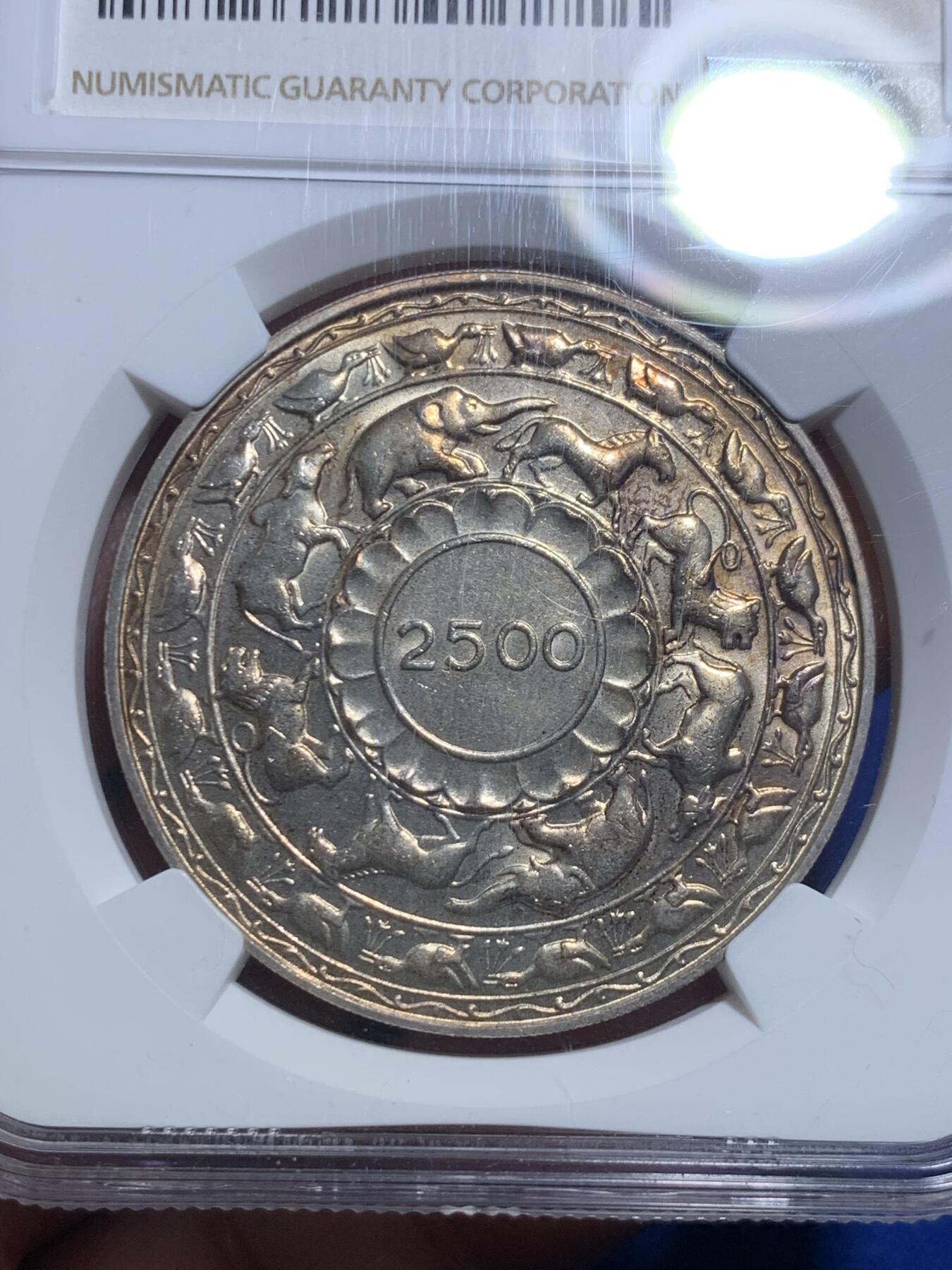 《竞宝斋》第301场 竞宝斋自有渣渣专场- 周日，周一，周二  3场连拍 （全场包邮） NGC MS64 锡兰1957年佛诞2500年5卢比纪念银币 925银 英国克朗币规格 皇家造币厂铸 非常好的题材