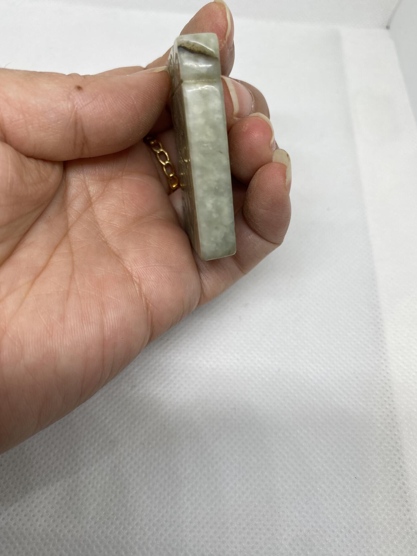 老和田玉吉字牌，尺寸4.3*3厘米，品相如图，500包快递