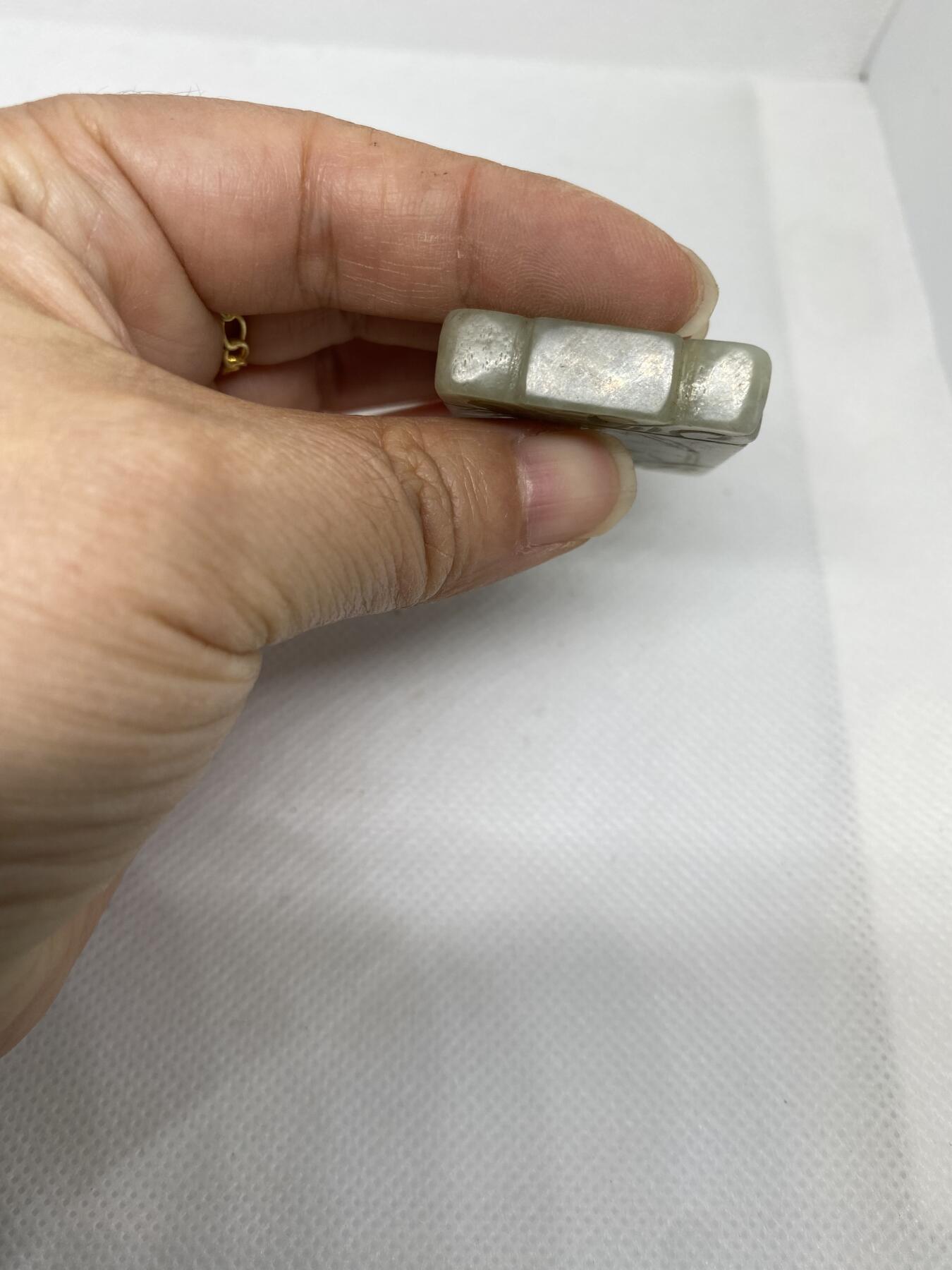 老和田玉吉字牌，尺寸4.3*3厘米，品相如图，500包快递