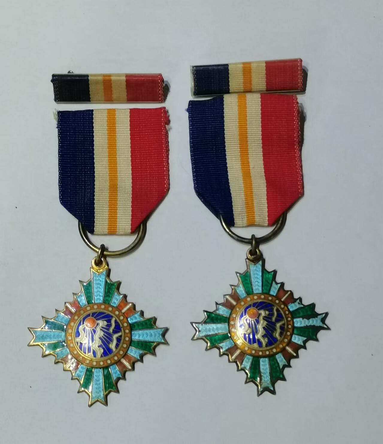 [珍藏世界]光华乙种奖章一.二等（国6170.国6328）原绶带原略