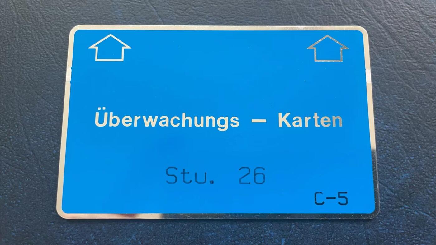 《卡拍》第304期拍卖9月1日晚22：10时延时截拍 威海康威电子光学卡Uberwachungs-Karten生产监控卡(中国编码STU26),见单、杨二人编著的《中国电话卡目录》第158页，目录编号WHT3，存世不超过五枚。有底价起拍。