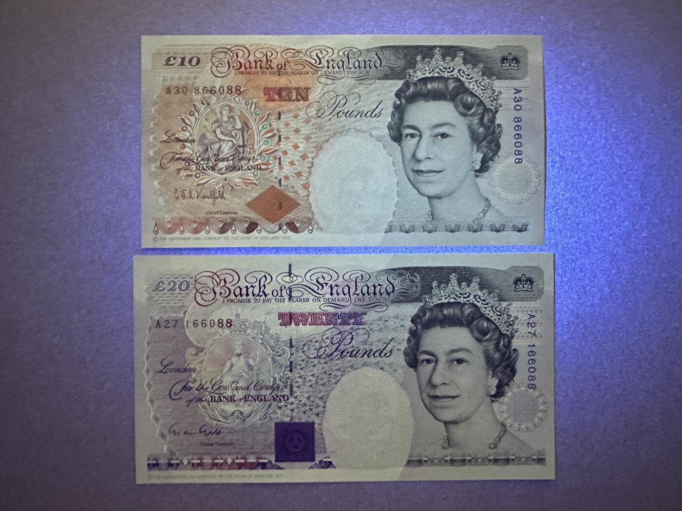 《张总收藏》165期-周日外币超精品 英格兰10、20镑2张 UNC E序列皇冠版 局部荧光 无4尾5同号 尾88