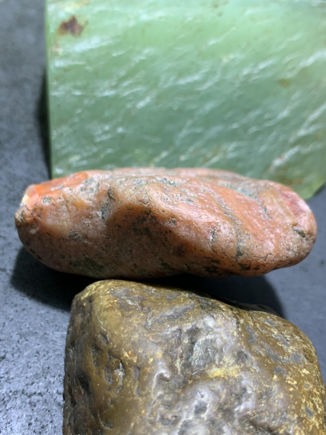 精美红皮开窗料南红玛瑙原石一颗