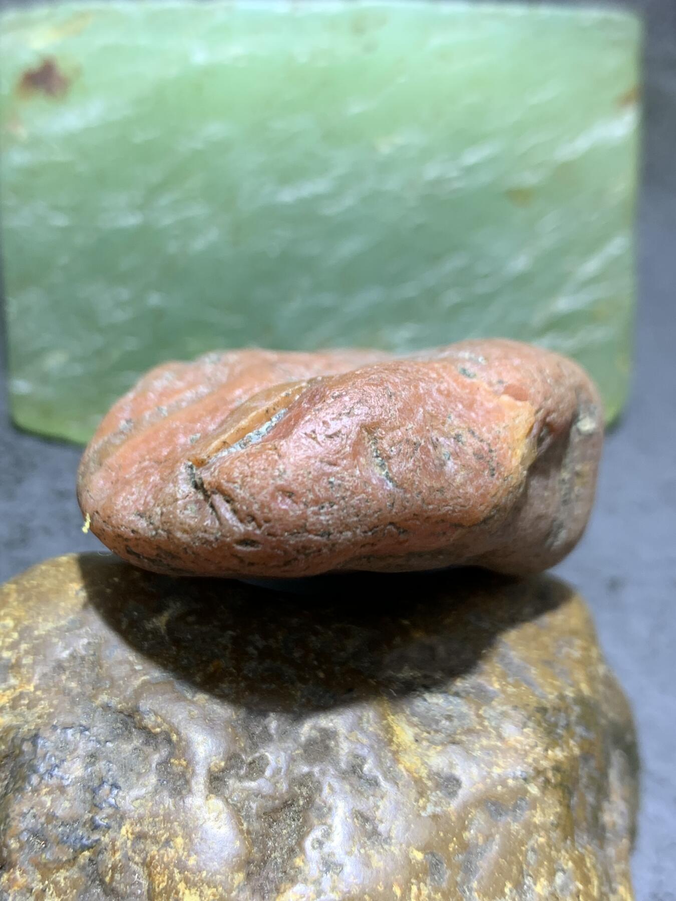 精美红皮开窗料南红玛瑙原石一颗