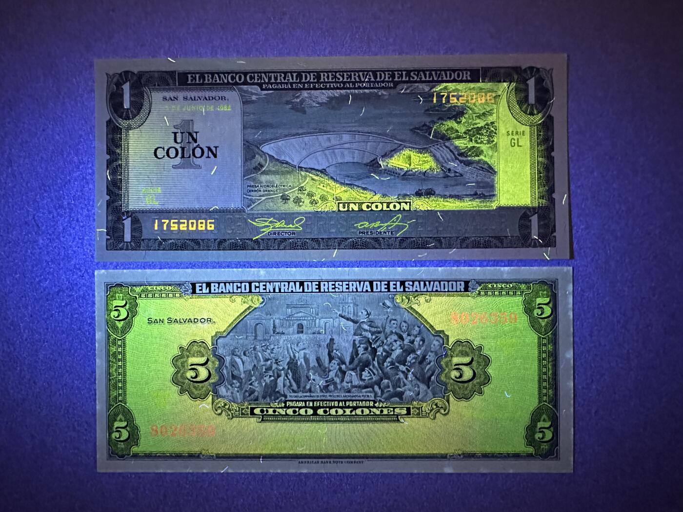 《张总收藏》165期-周日外币超精品 萨尔瓦多1、5科朗2张 UNC 1982年 边缘荧光