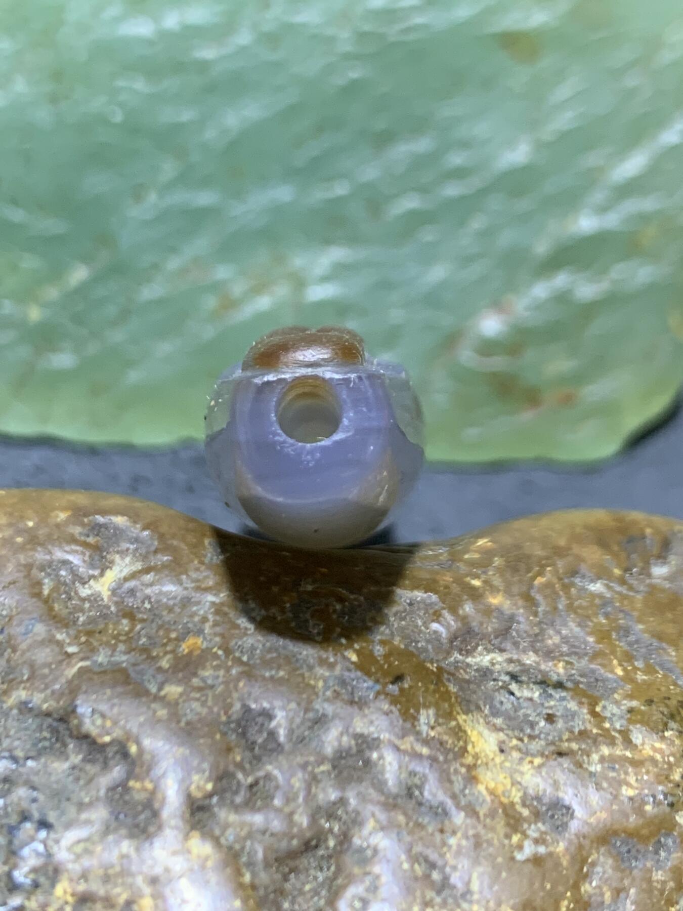 精美高玉化亚光海洋玉髓手工俏色巧雕灵蛇桶珠一个！