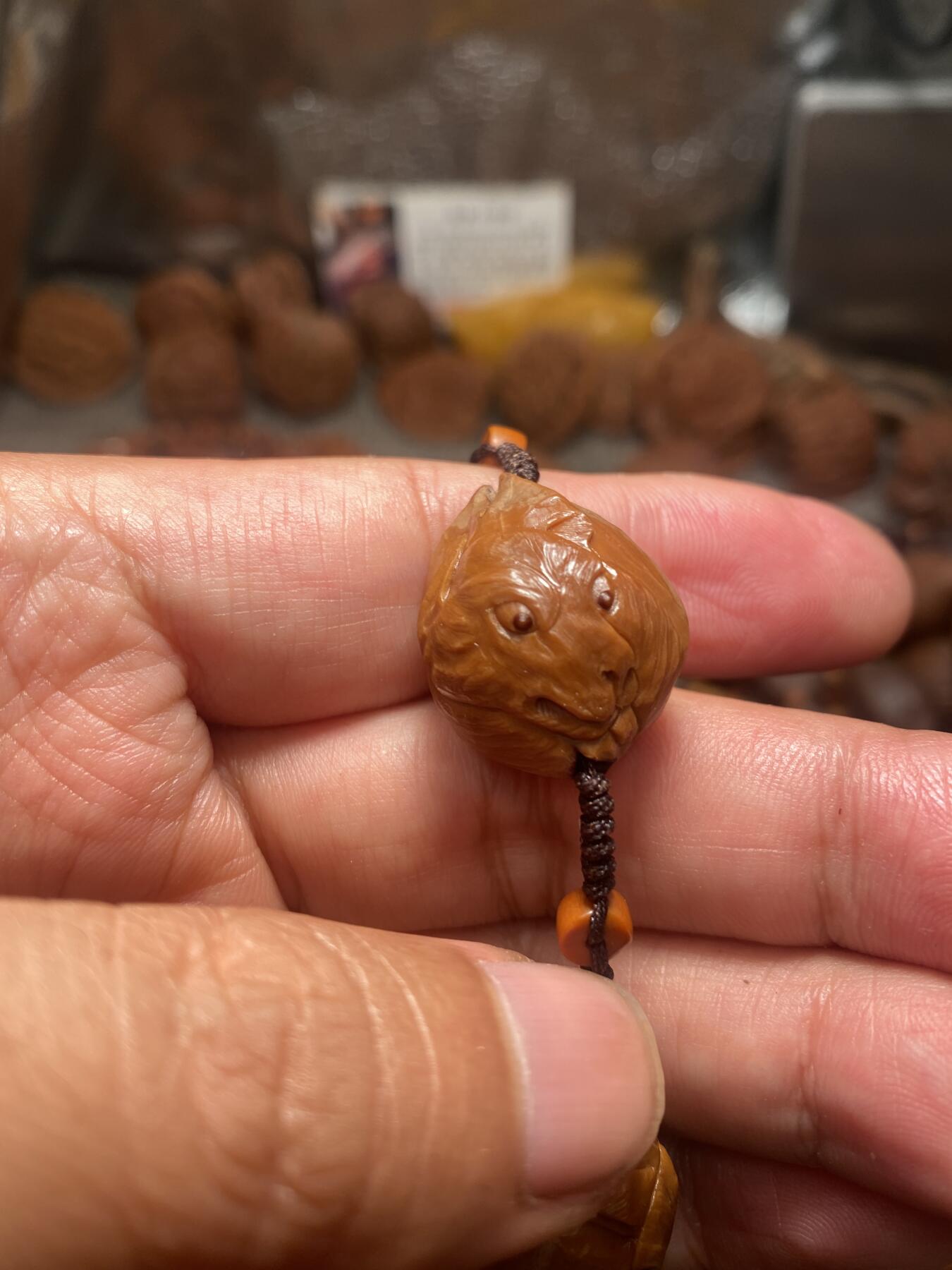 苏工核雕放漏价 福利苏工核雕纯手工铁核留刀痕十二生肖，短圆，个性立体非市场通货，尺寸2。0x2.5喜欢的来