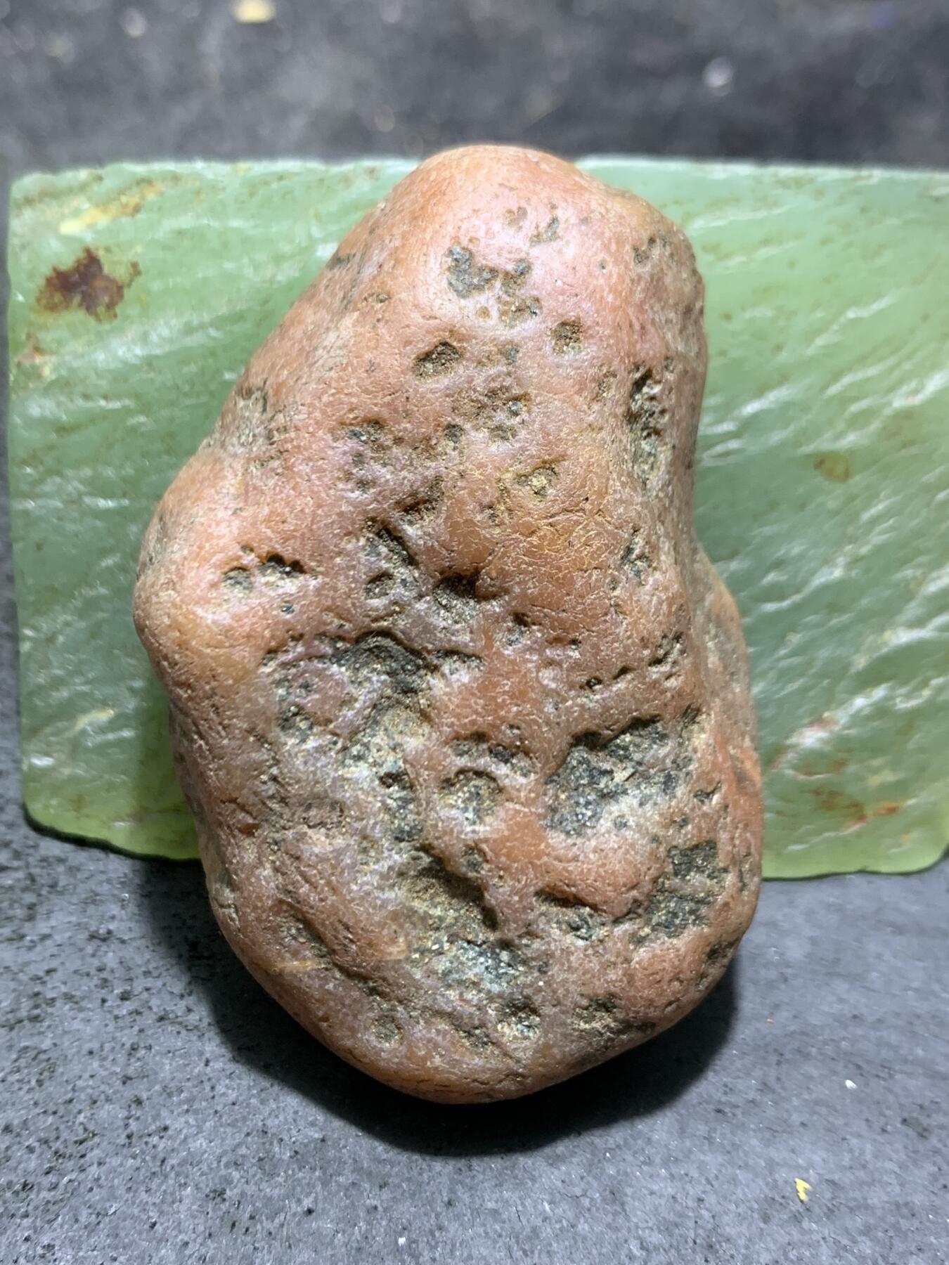 精美红皮开窗料南红玛瑙原石一颗