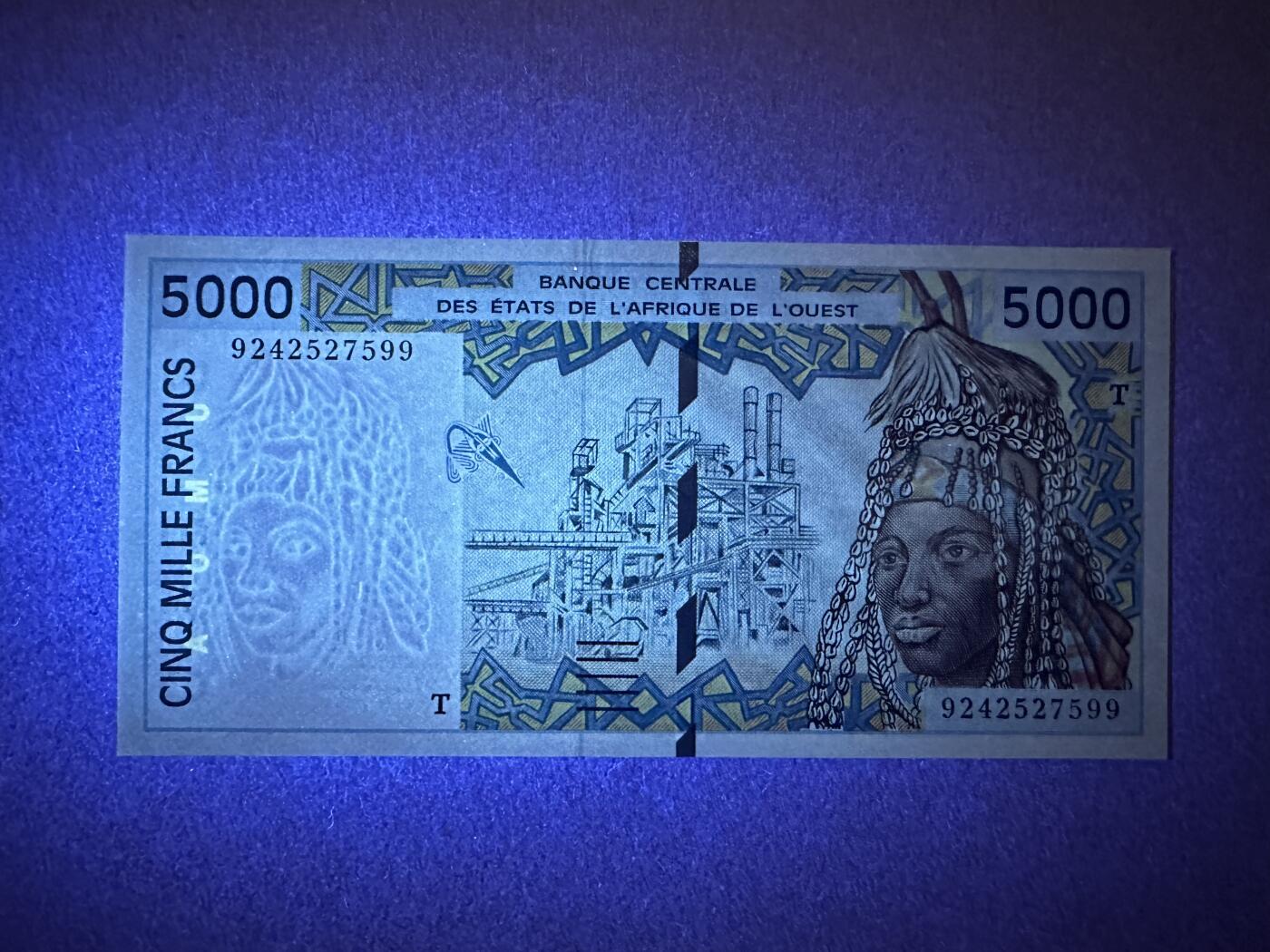 《张总收藏》165期-周日外币超精品 西非法郎5000法郎 UNC 1992年 多哥版