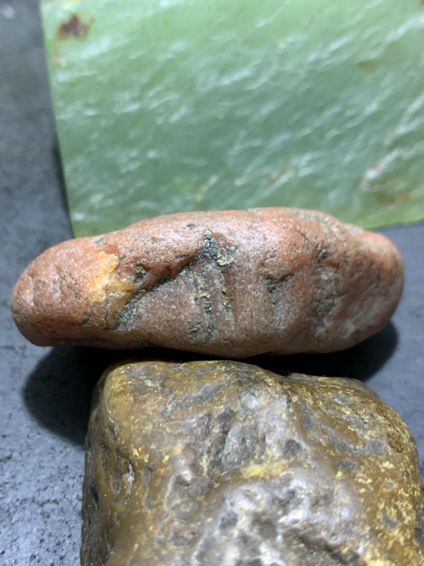 精美红皮开窗料南红玛瑙原石一颗