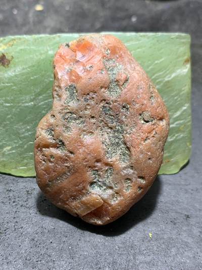 精美红皮开窗料南红玛瑙原石一颗 - 精美红皮开窗料南红玛瑙原石一颗
