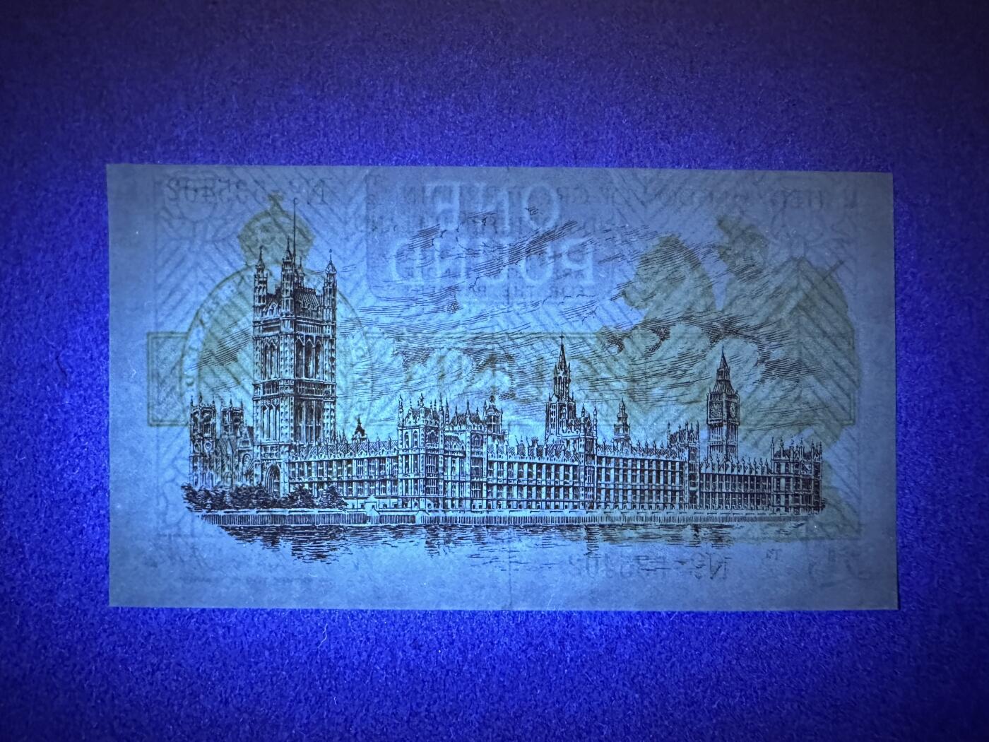 《张总收藏》165期-周日外币超精品 英格兰1镑 AU 1927年国库券 紫光下一道暗折