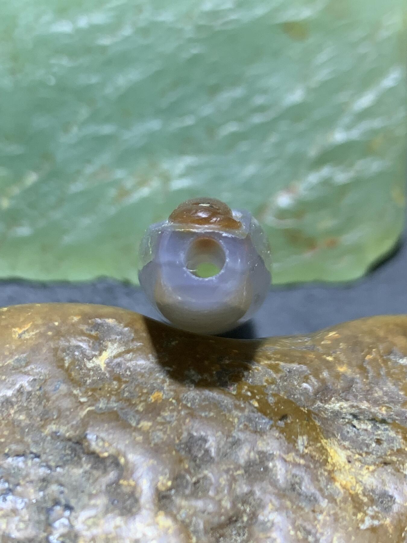 精美高玉化亚光海洋玉髓手工俏色巧雕灵蛇桶珠一个！