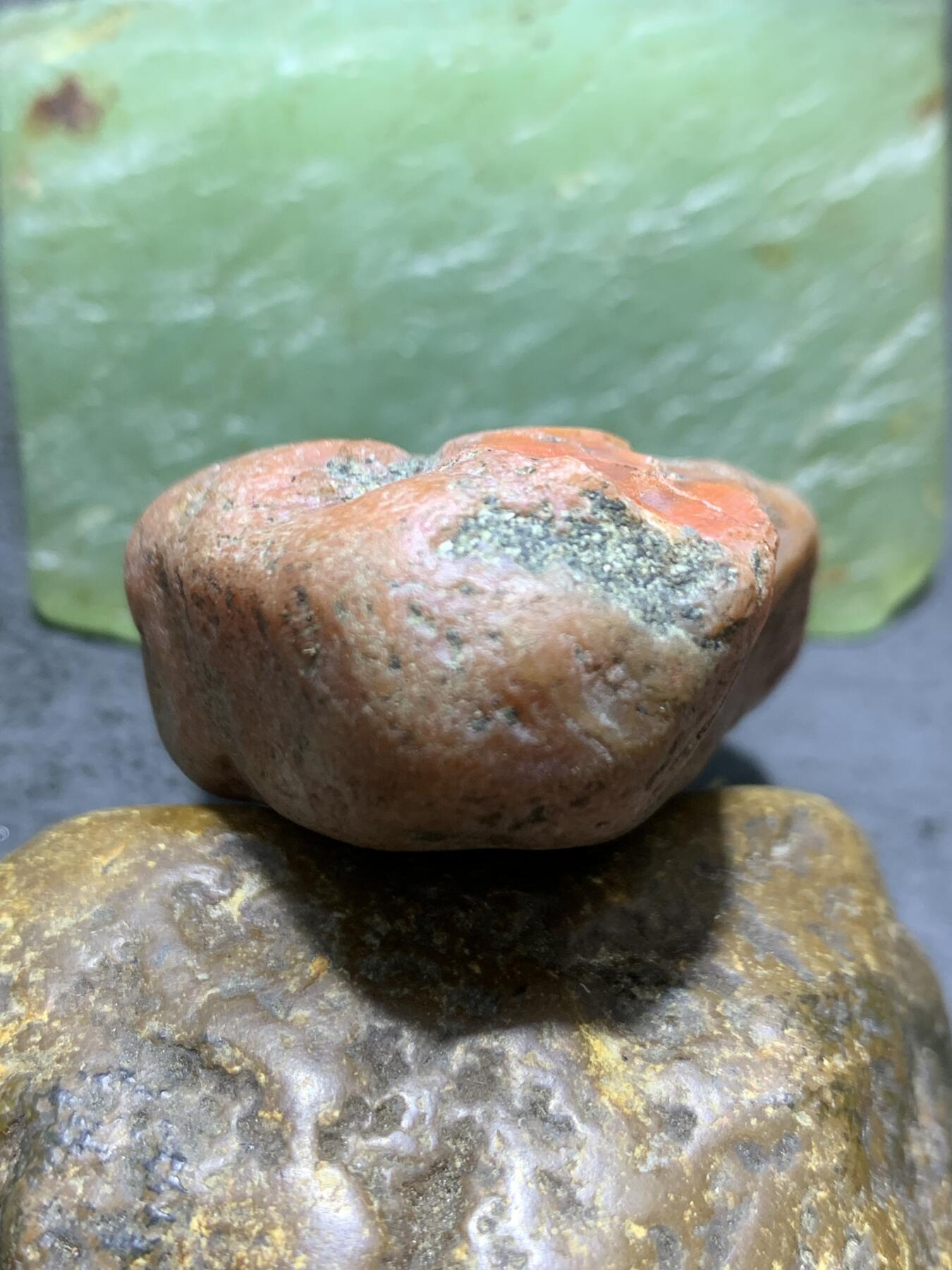精美红皮开窗料南红玛瑙原石一颗