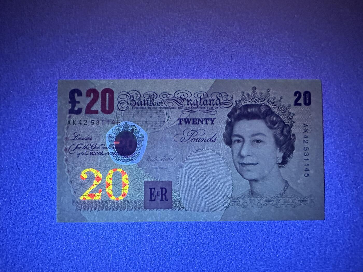 《张总收藏》165期-周日外币超精品 英格兰20镑 UNC E序列再版女王 首签