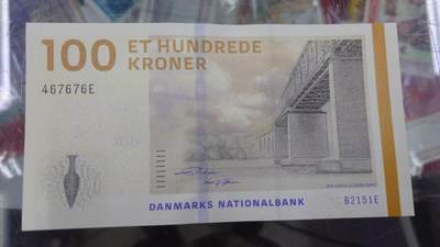 【世界钱币】精选微拍第132期暨2024年第43期  各类库存杂货 2015年丹麦100克朗 全新绝品尾号676E