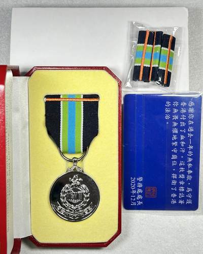 西秦中古拍卖第八期 - 香港踏浪者行动奖章 橙色勇敢条 带感谢卡，三个略，原盒与原纸套