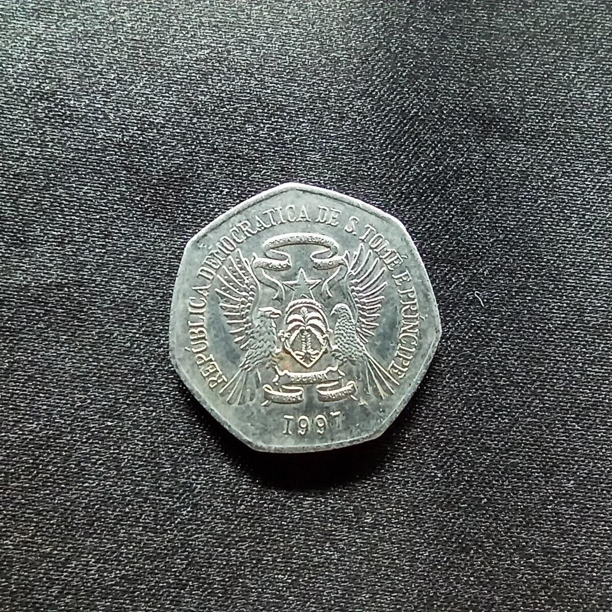 邮泉阁限时拍卖第十四场 各国硬币专场（拍卖结束后请付邮费，存留时间过长需全部邮寄） 圣多美和普林西比1997年2000元