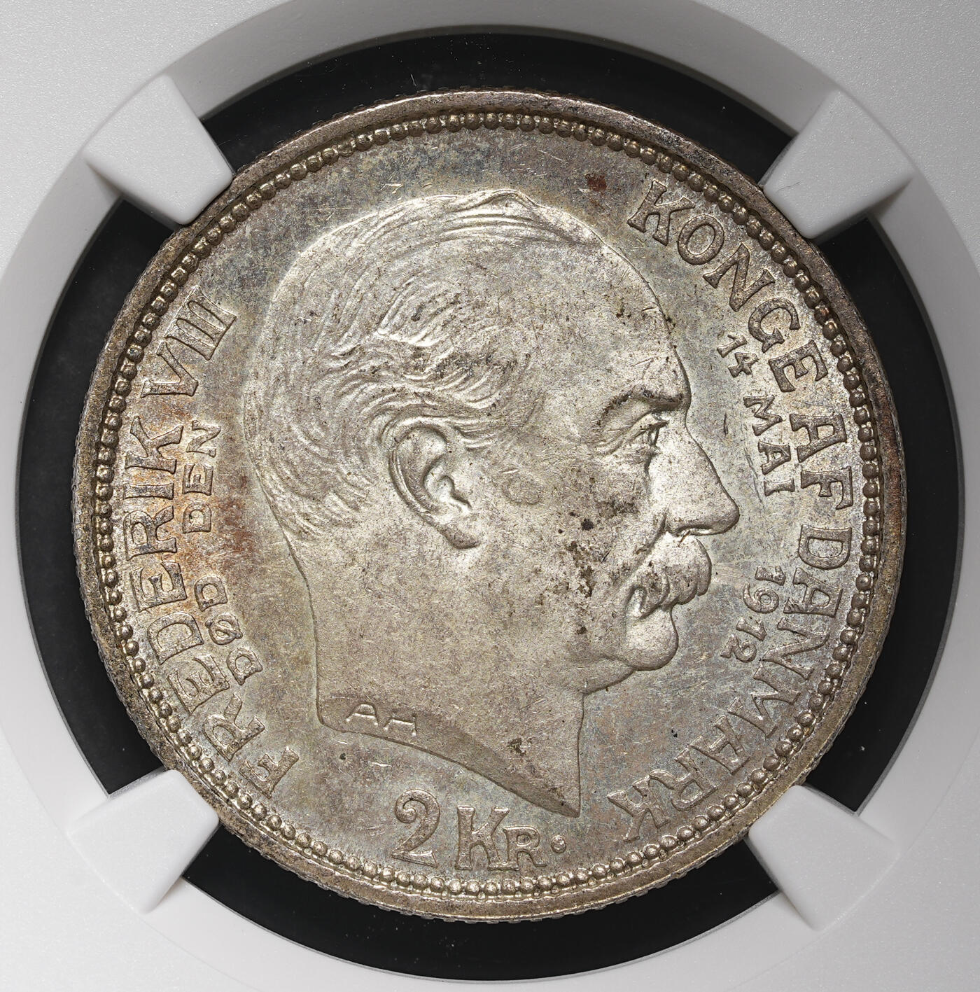 修遠堂世界钱币第三十八期 全场包邮 NGC MS64 1912年丹麦国王更迭纪念2克朗银币 阴阳面包浆一面灰彩一面重焦糖彩