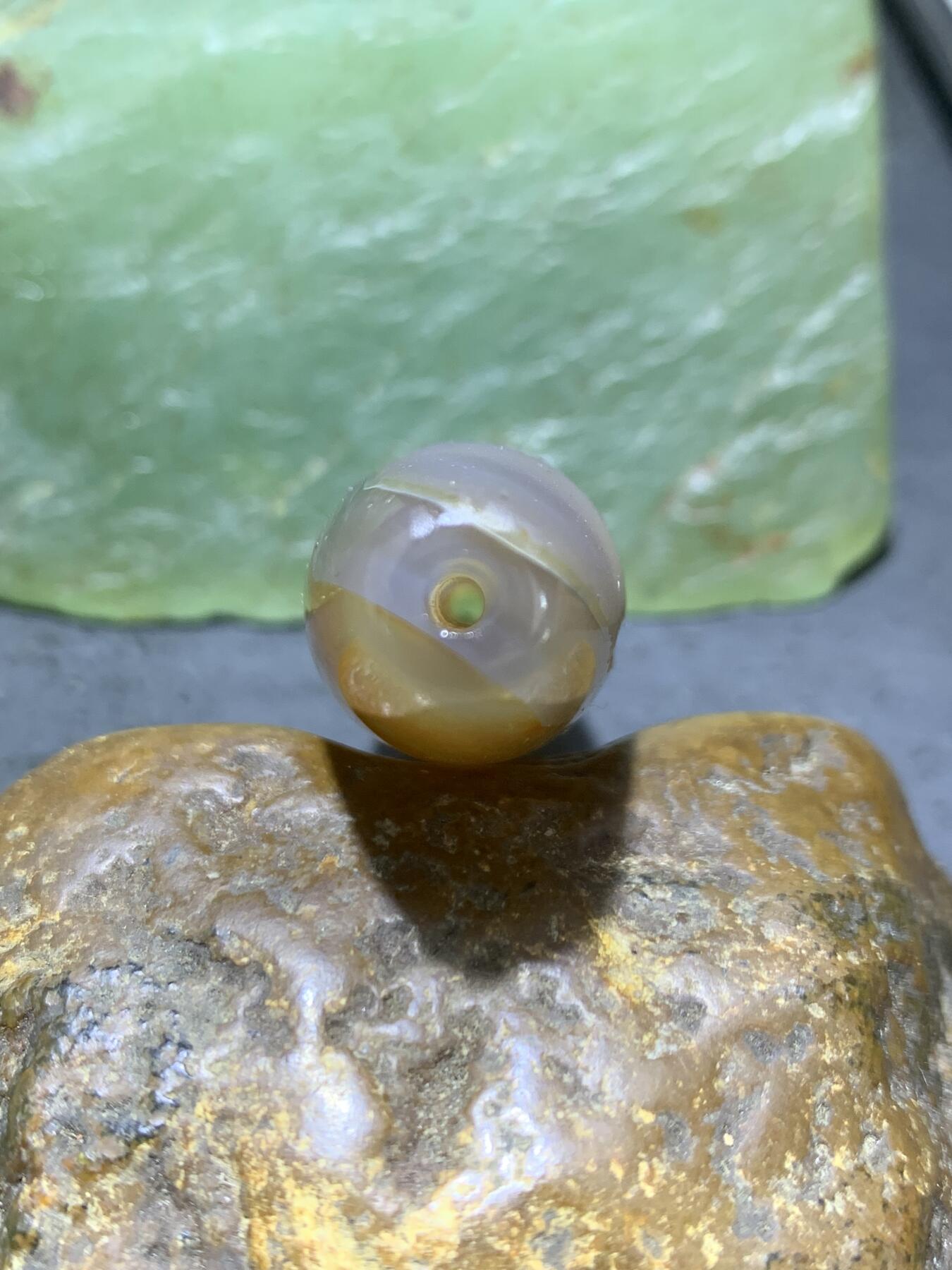 精美高玉化巴西玛瑙手工俏色巧雕雄鹰大桶珠（把件）一个！