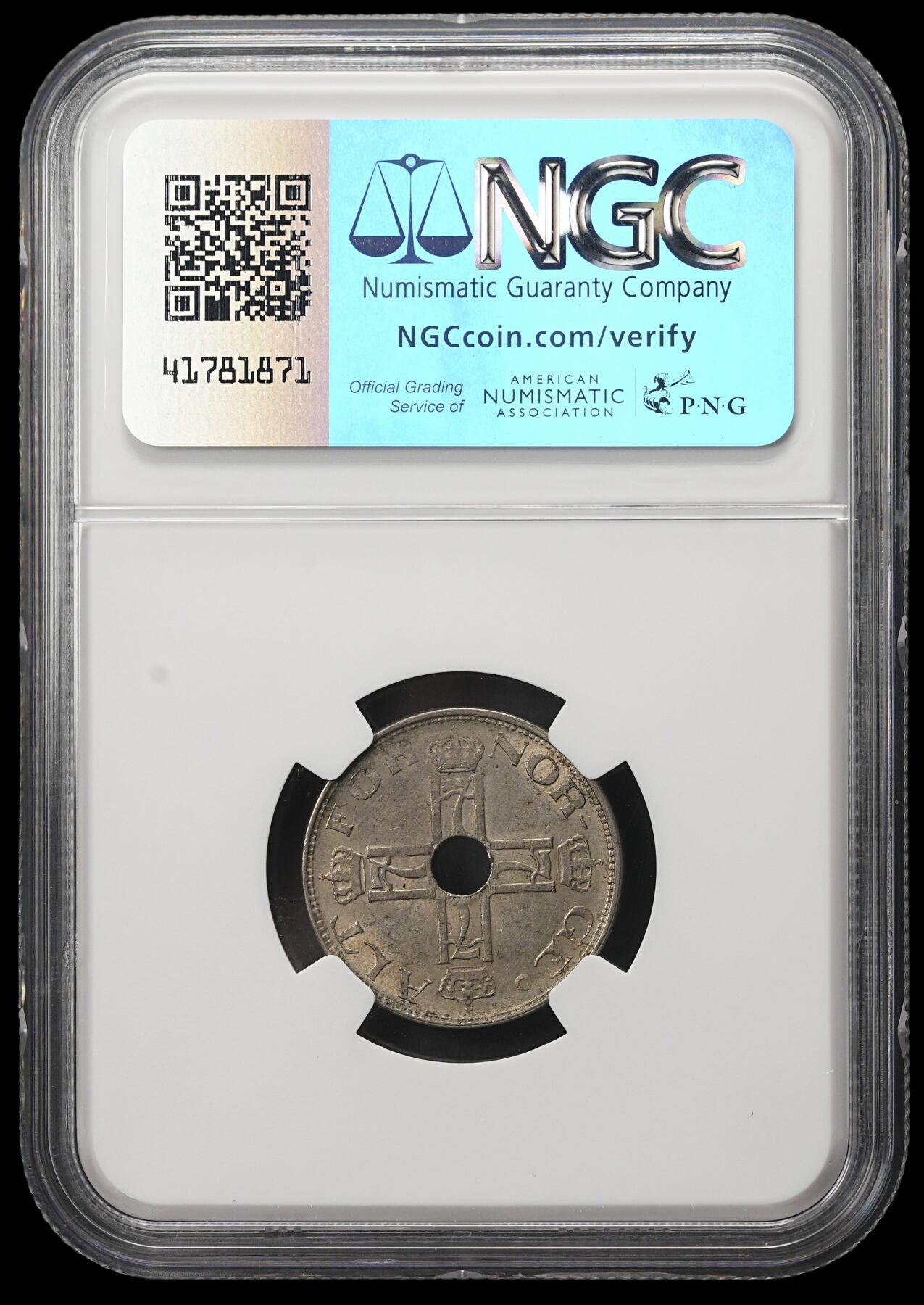 修遠堂世界钱币第三十八期 全场包邮 NGC MS62 1922年挪威中孔50欧尔 使用普通的50欧尔返厂重新打孔， MS品相当罕见，亚军分，冠军分也仅是63分，2015年HA一枚63分成交价423美金