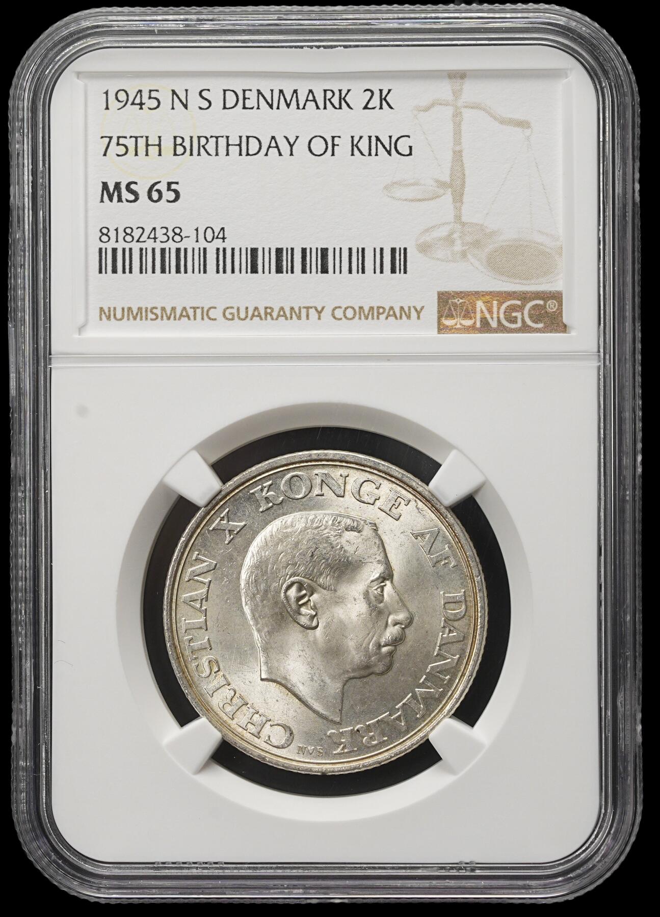 修遠堂世界钱币第三十八期 全场包邮 NGC MS65 1945年丹麦国王75岁大寿纪念2克朗银币