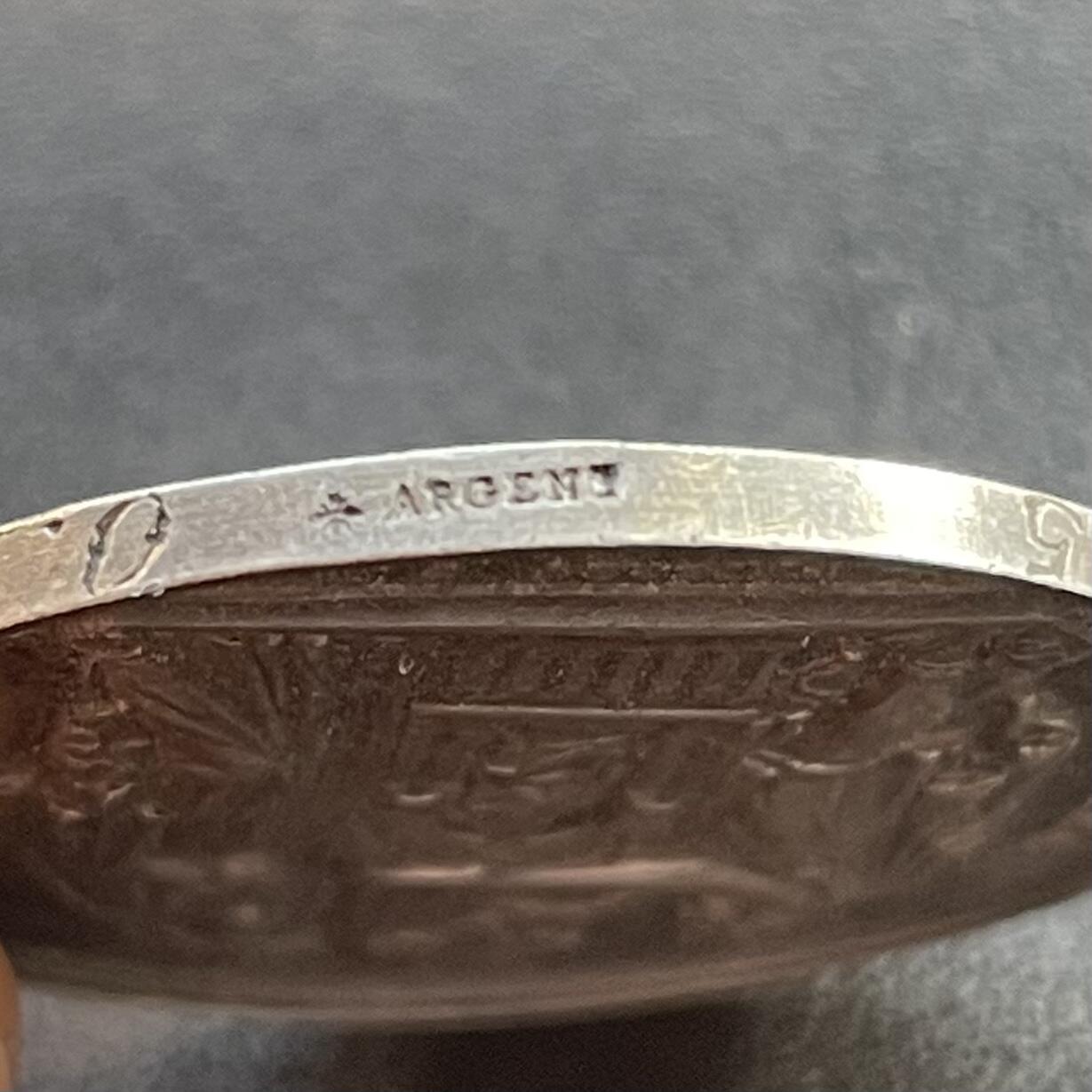 「木头集藏」章牌专场-第46期 1885年法国婚礼银章，直径：30mm，12.2g，边铭：蜜蜂 ARGENT （1860-1879年），背面手工花体字还不错