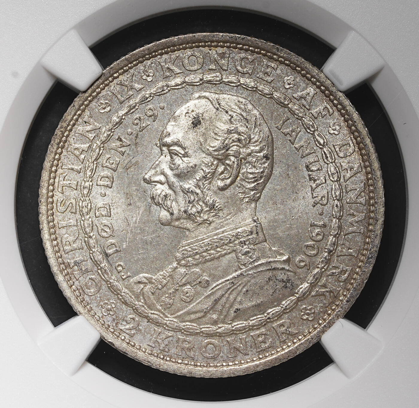 修遠堂世界钱币第三十八期 全场包邮 NGC MS64 1906年丹麦国王更迭纪念2克朗银币 阴阳面包浆一面灰彩一面重焦糖彩