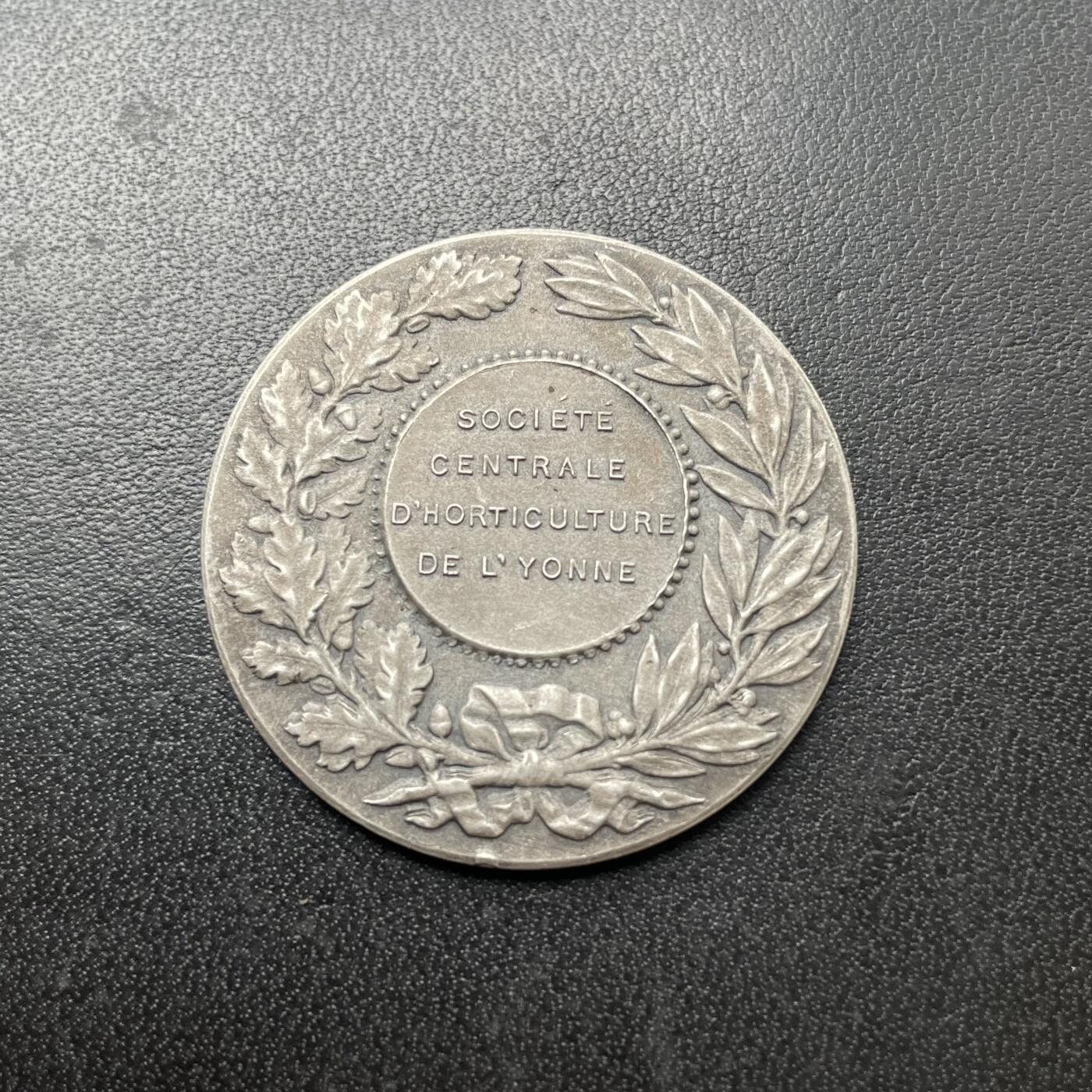 「木头集藏」章牌专场-第46期 CH.Pillet～法国园艺种植银章  直径：33.5 mm，14.2 g  边铭：菱形厂标 ARGENT  野猪头银标  名家作品