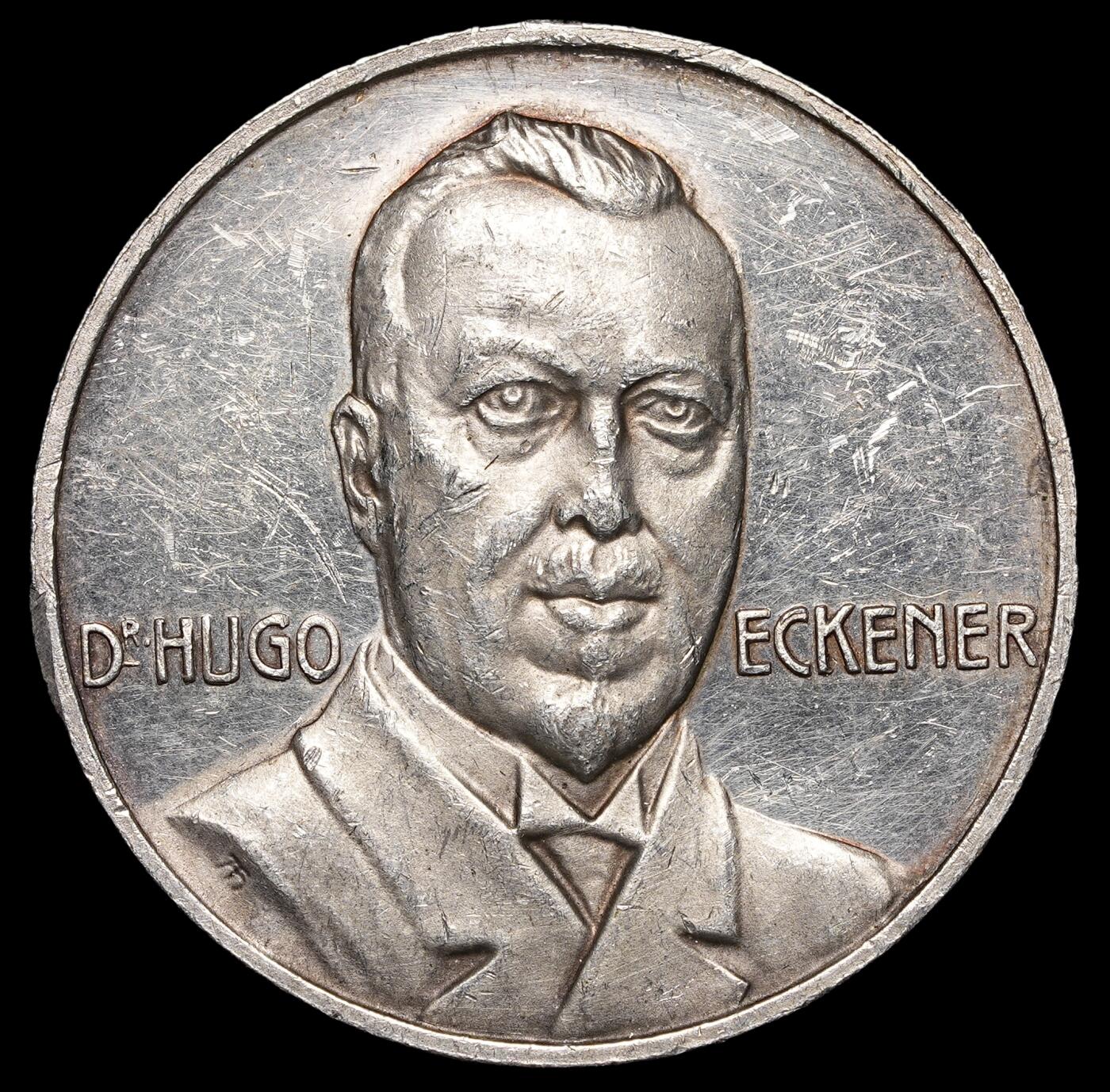 修遠堂世界钱币第三十八期 全场包邮 1924年齐柏林飞艇环球飞行纪念银章 33.50mm，14.60g