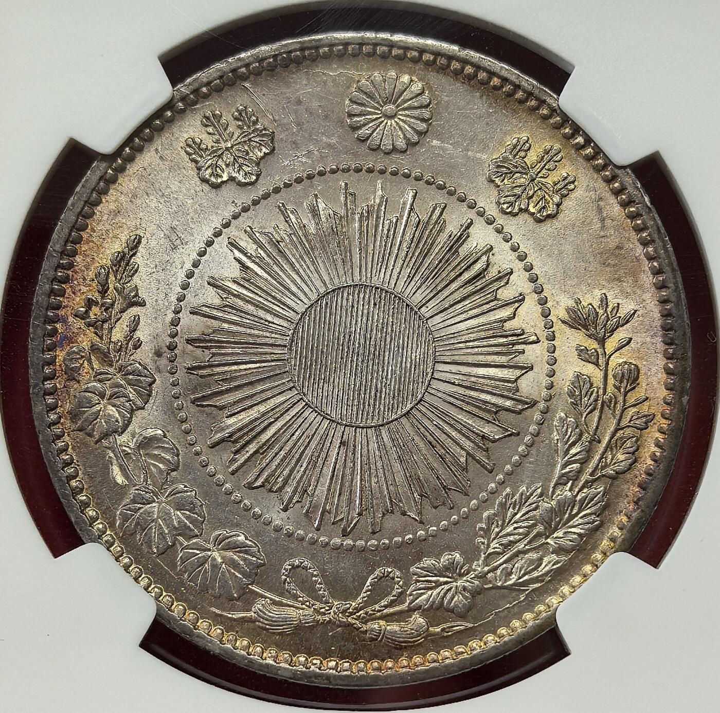 凡希社世界钱币微拍第二百八十三期 荐！明治三年旭日龙壹元NGC-MS62+，侧光下呈现美妙的烟熏紫金彩，分数不算顶级但状态一流！