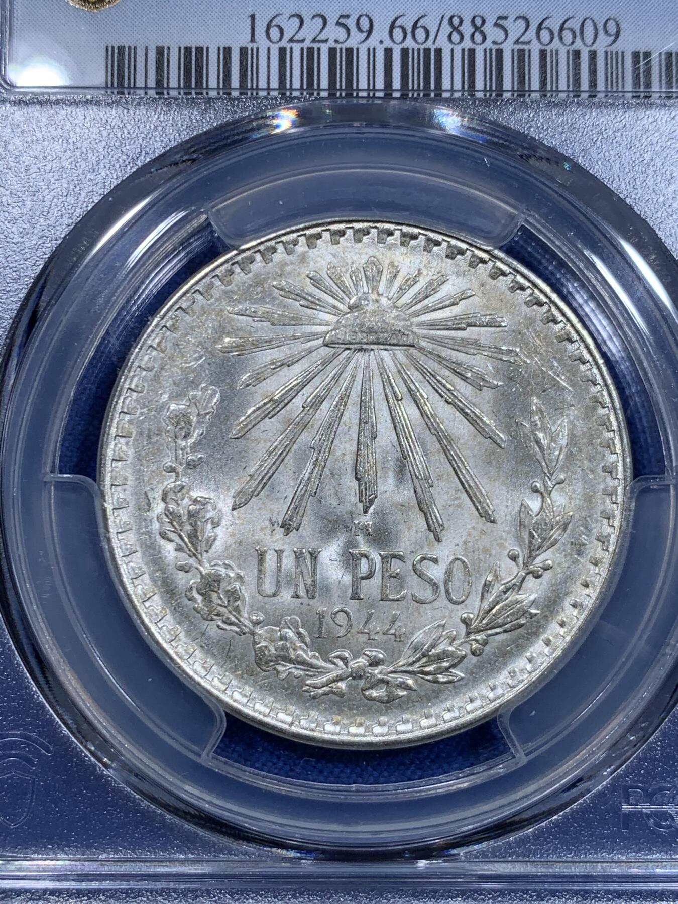 《竞宝斋》第303场   周日，周一 2场连拍 （全场包邮） PCGS MS66 墨西哥1944年1比索银币 小鹰洋 高分好品