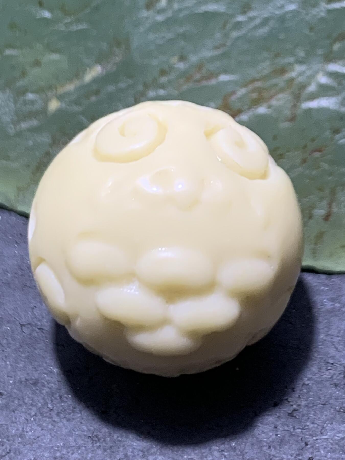 精美高玉化金膏玉手工雕刻大黑天黄财神珠一个，