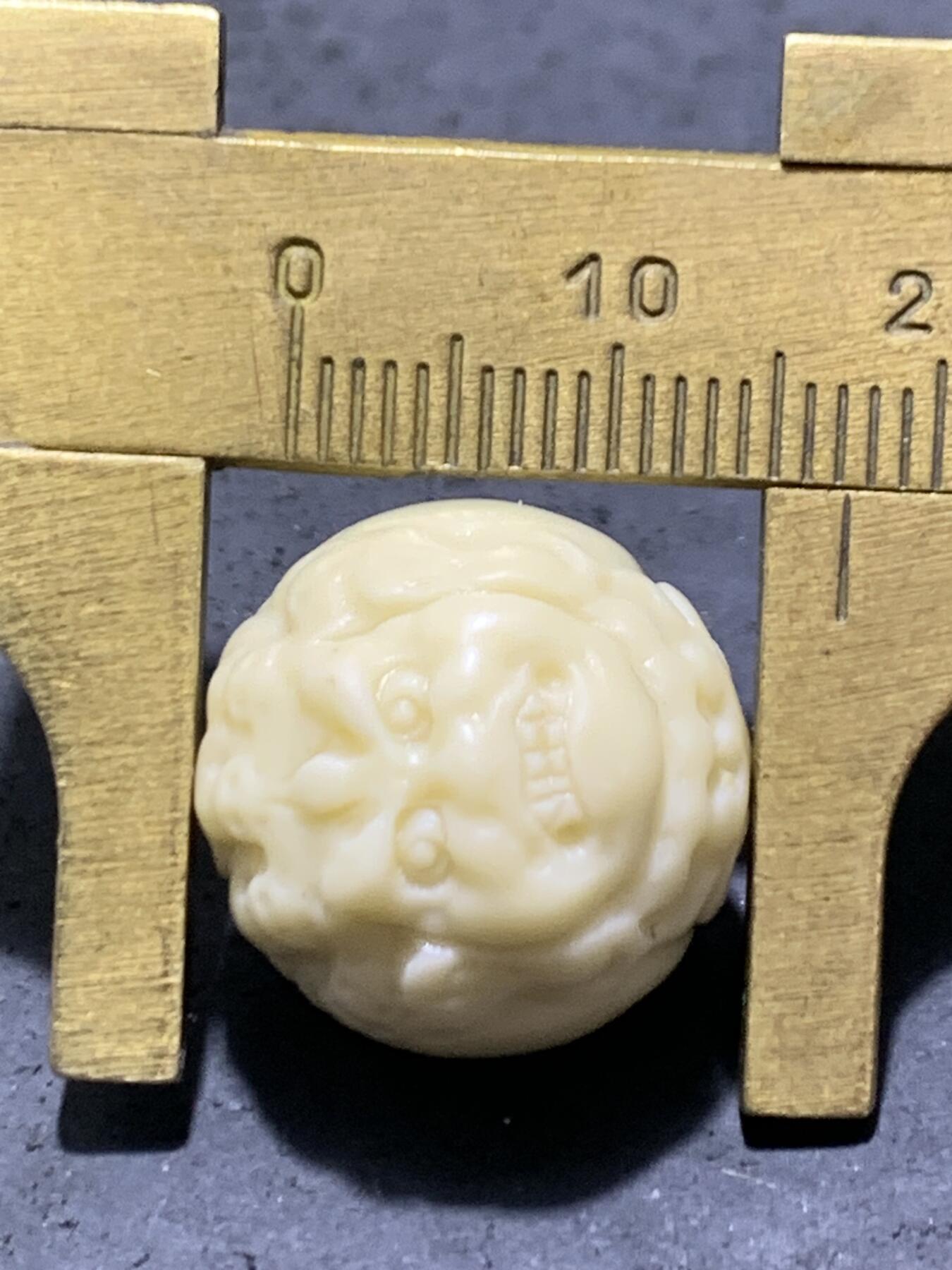 精美高玉化金膏玉手工雕刻大黑天黄财神珠一个，