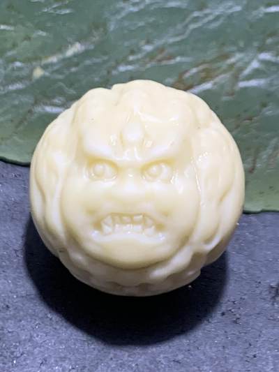 精美高玉化金膏玉手工雕刻大黑天黄财神珠一个， - 精美高玉化金膏玉手工雕刻大黑天黄财神珠一个，
