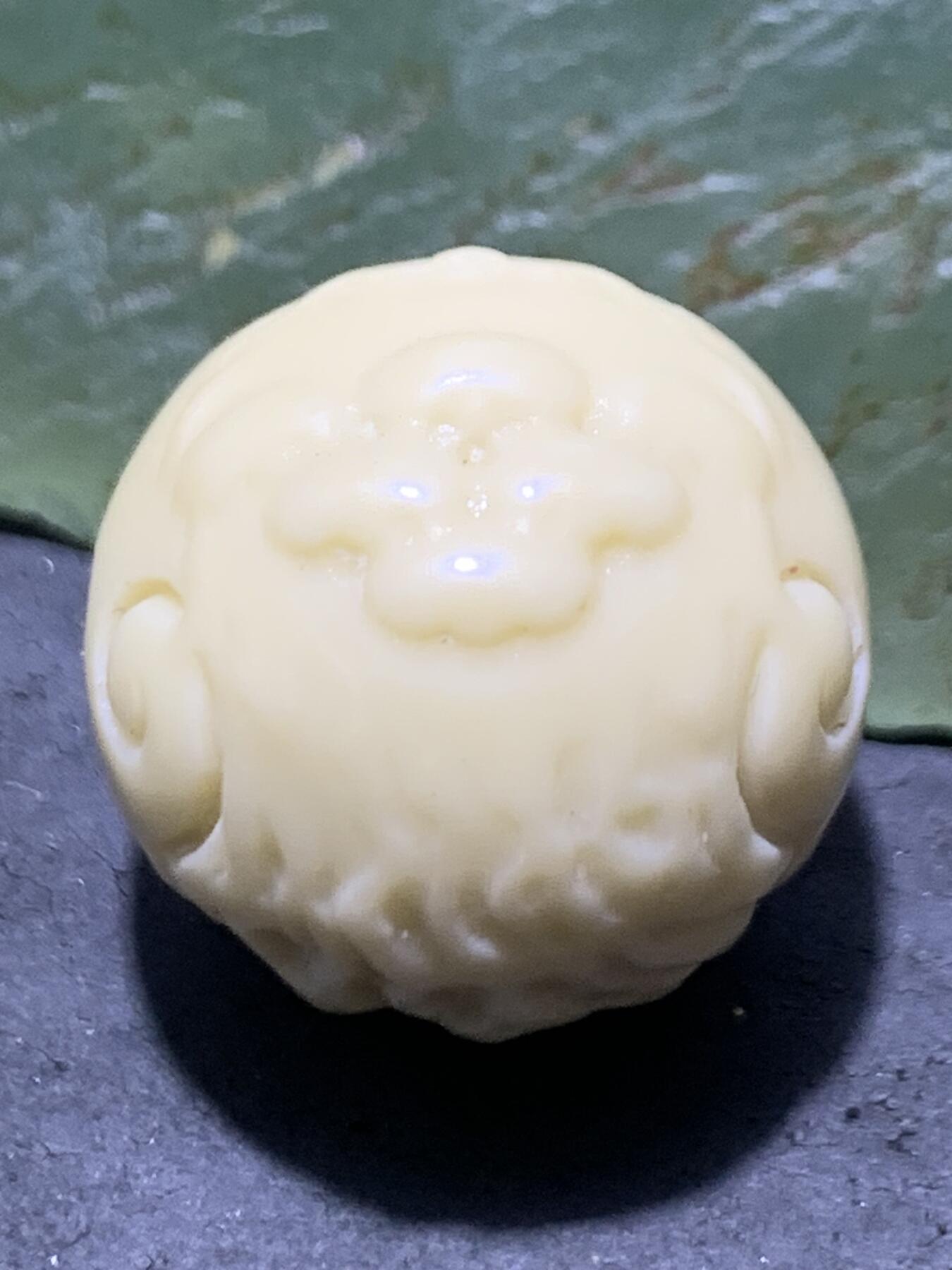 精美高玉化金膏玉手工雕刻大黑天黄财神珠一个，