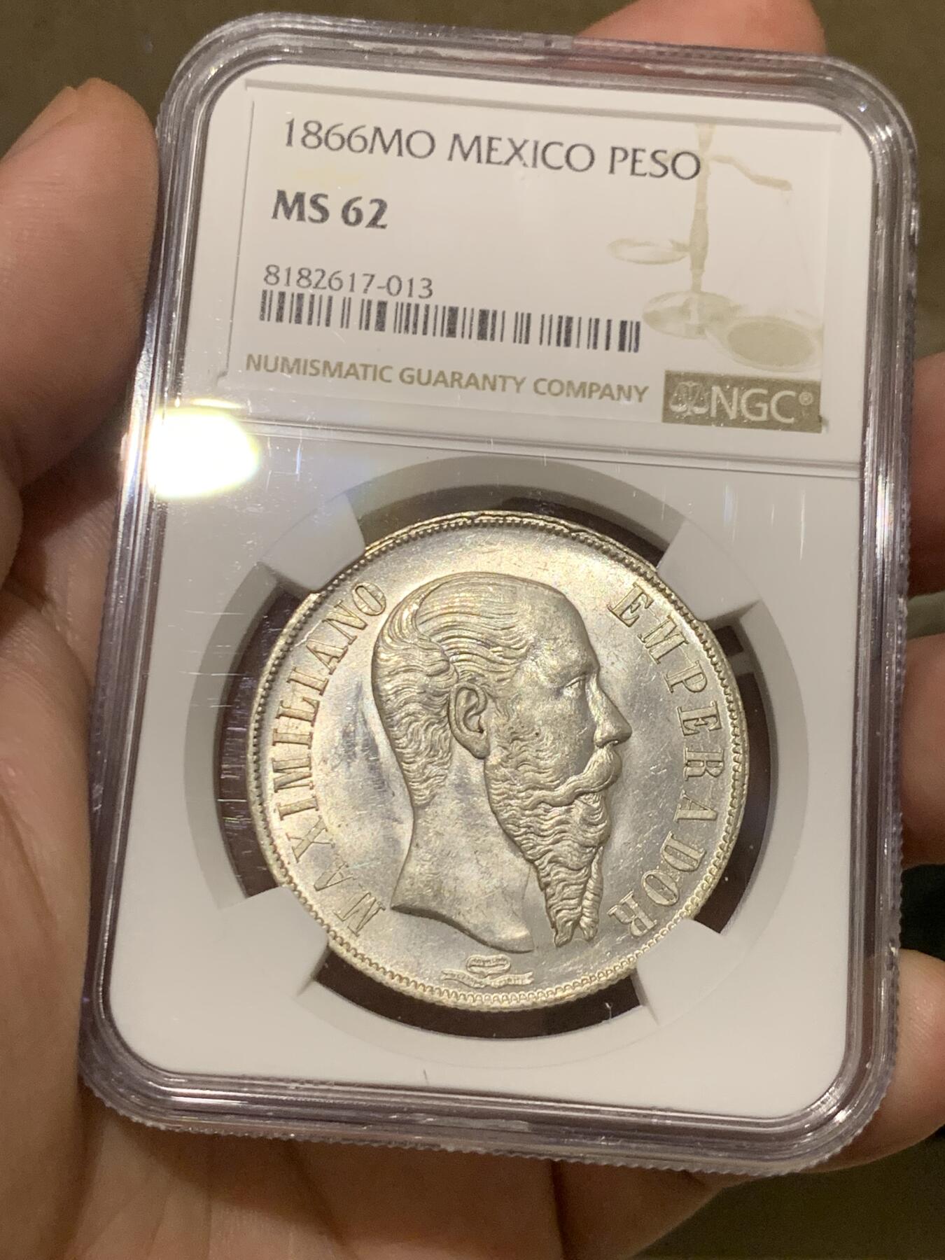 《竞宝斋》第303场   周日，周一 2场连拍 （全场包邮） NGC MS62 墨西哥 马克西米利安一世 墨西哥帝国1866年MO 1比索大银币 在位只有2年 热门稀缺品种